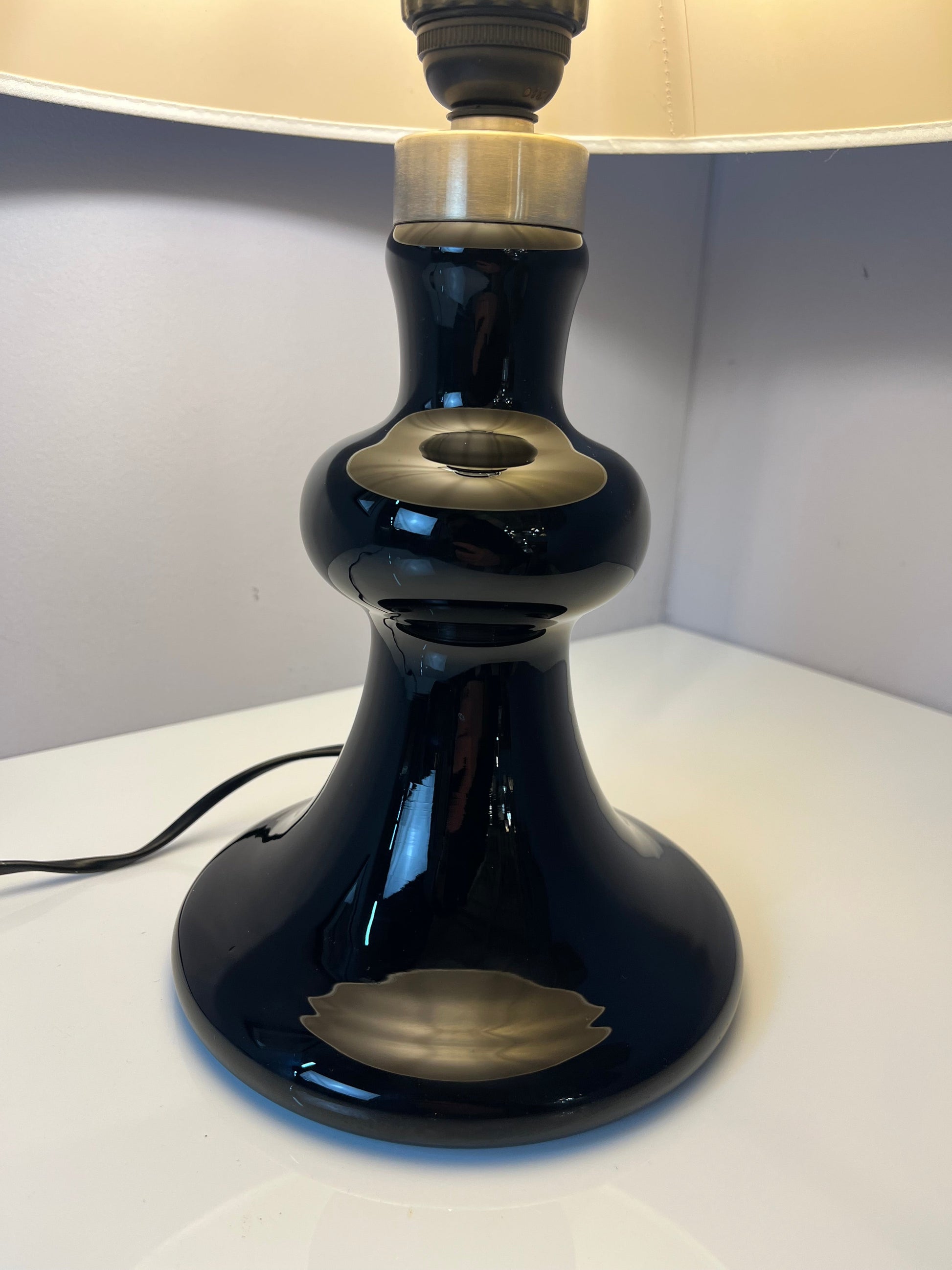 Vintage Tischlampe Backgammon von Holmegaard opal schwarz