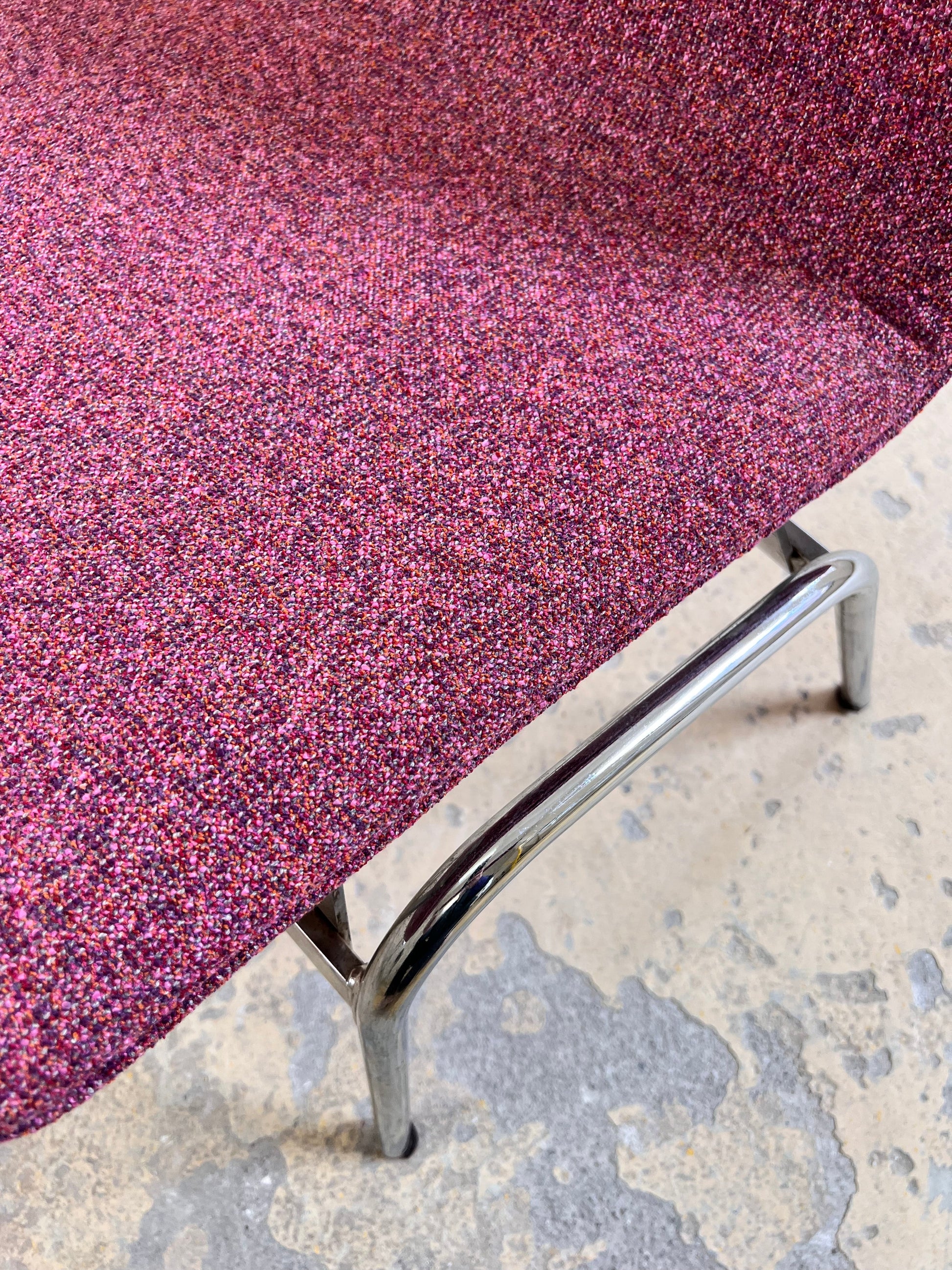 Vintage Sessel Lufthavnsstol von Anden Arkitekt für Duba Møbelindustri brombeer-pink Chrom