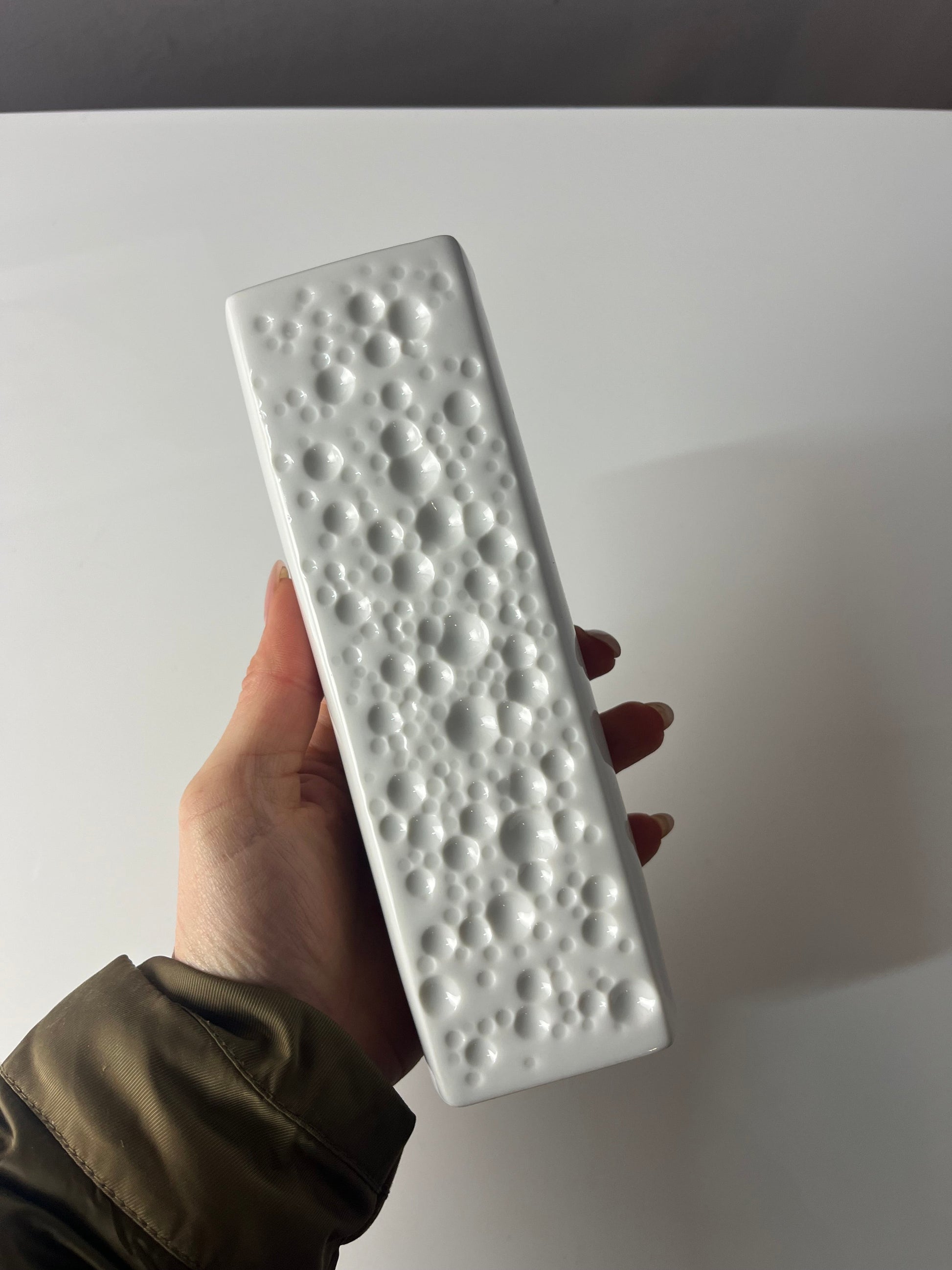 Vintage Vase weiß Porzellan von Winterling mit reliefartiger Kraterstruktur