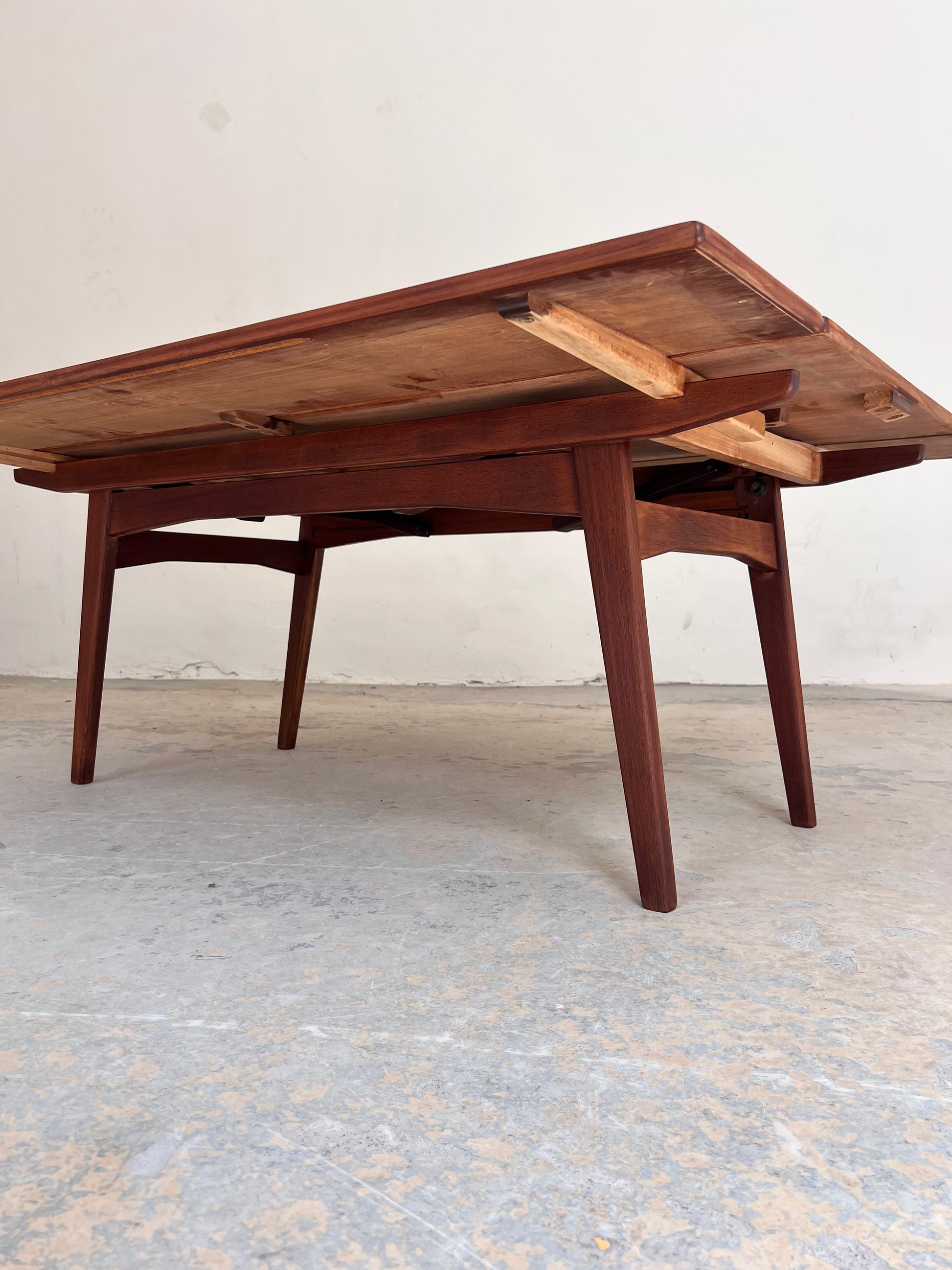 Vintage höhenverstellbarer Couchtisch Teak mit Auszügen aus Dänemark