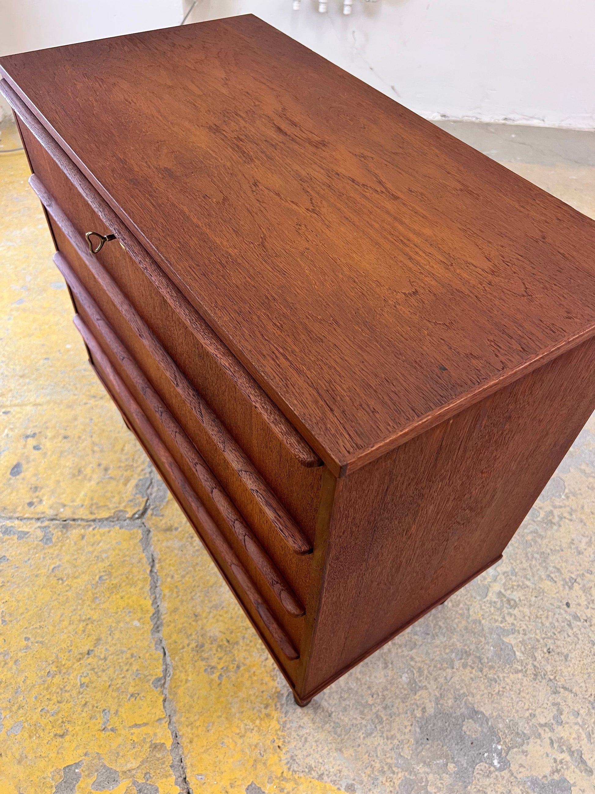 Vintage Kommode Teak mit Schloss aus Dänemark