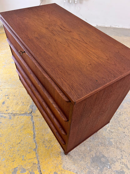 Vintage Kommode Teak mit Schloss aus Dänemark