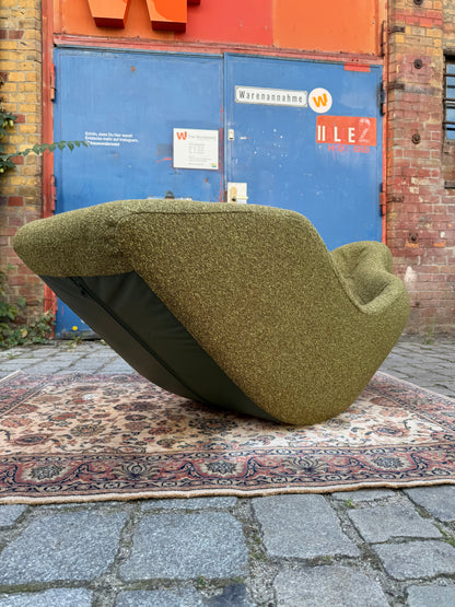 Liegesessel Space Age Bouclé moosgrün aus Italien