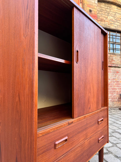 Vintage Schrank Teak mit Schiebetüren und Schubladen aus Dänemark