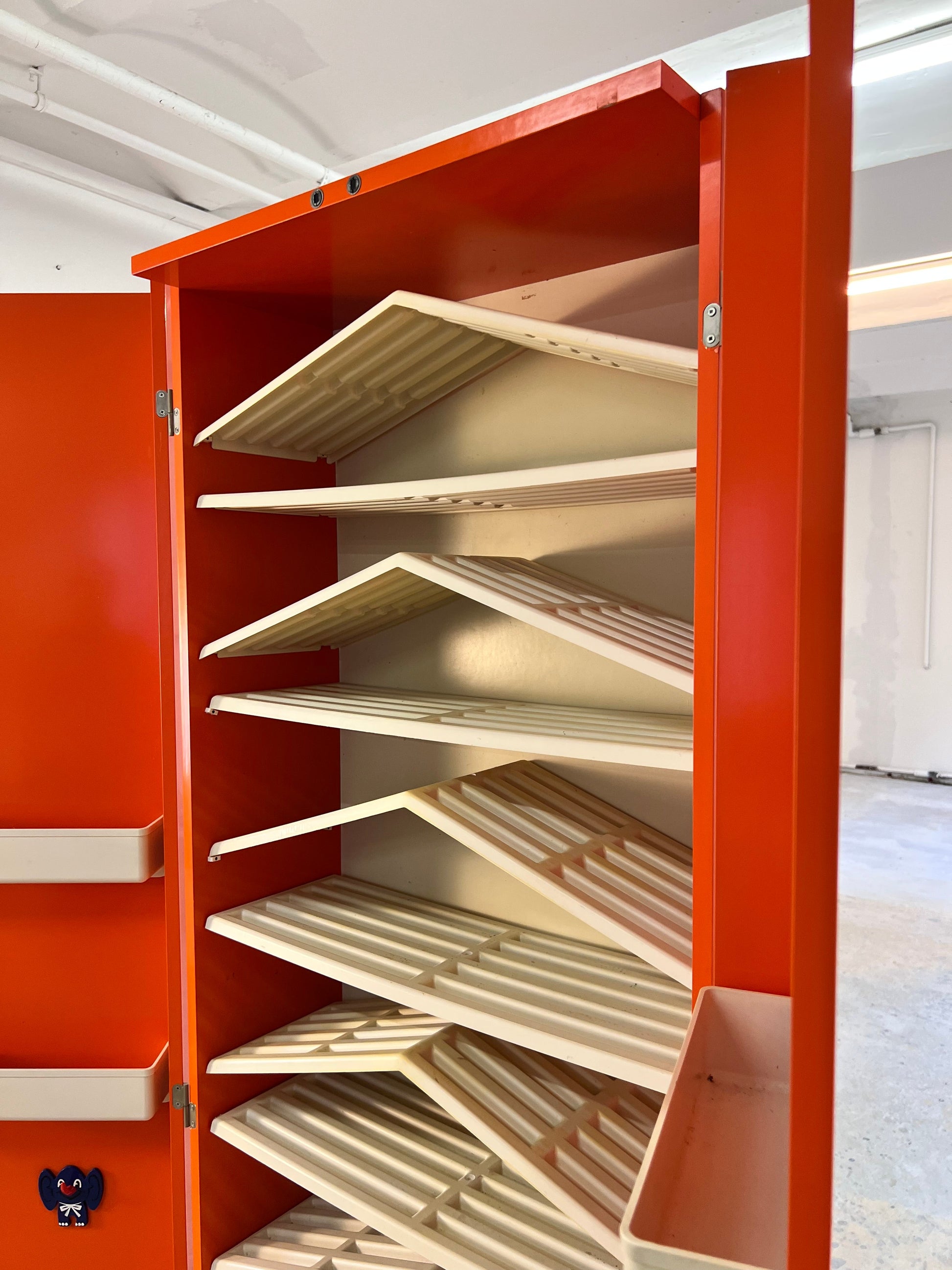 Vintage Schuhschrank orange von Schönbuch