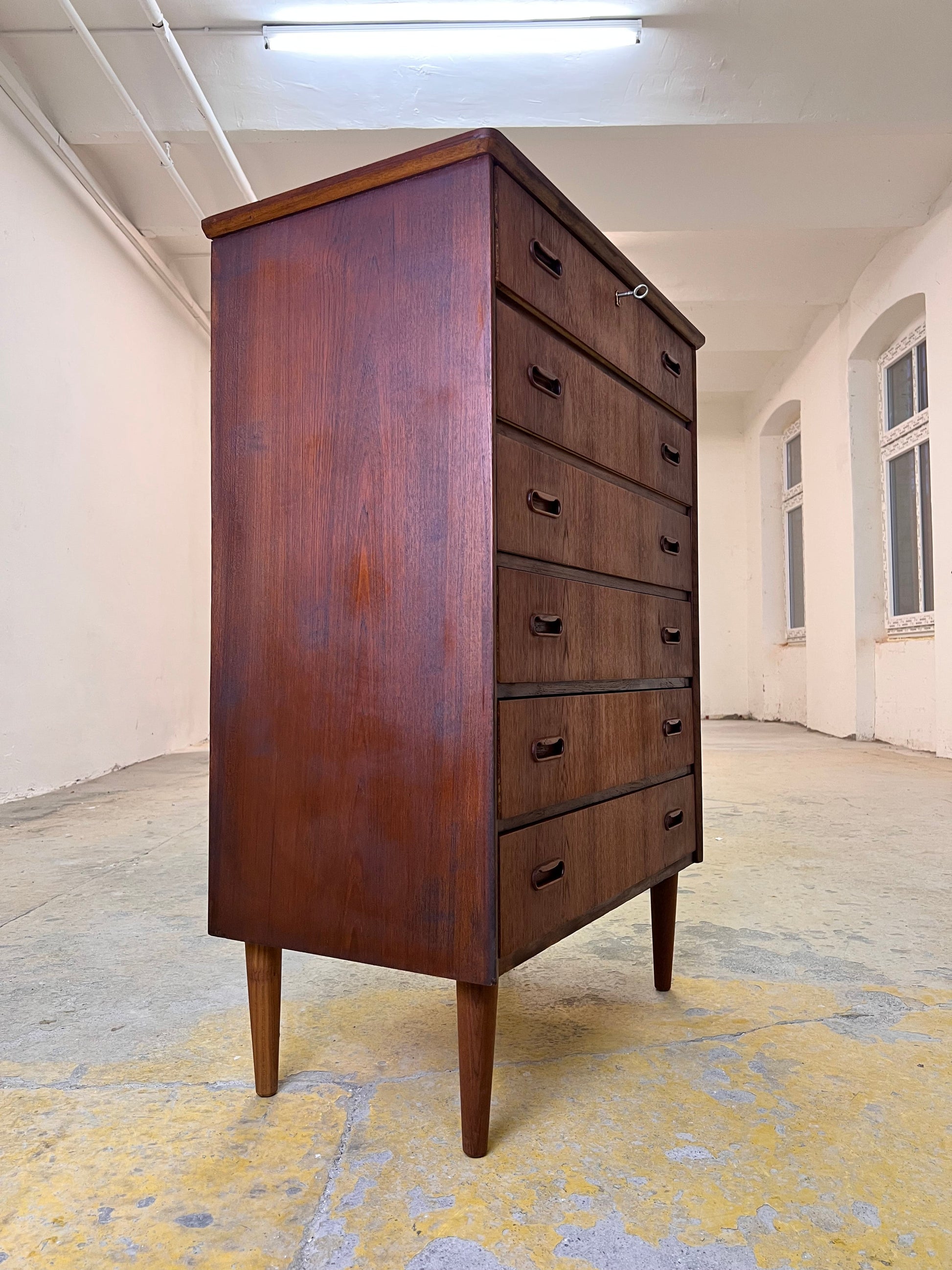 Vintage Kommode Teak mit Schloss aus Dänemark