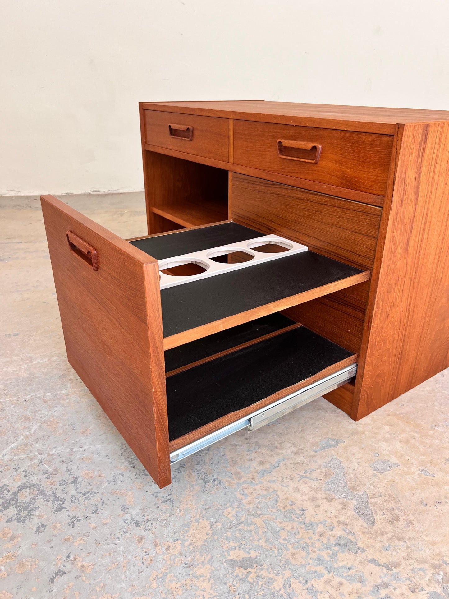 Vintage Barschrank Teak mit Minibar, Dänemark