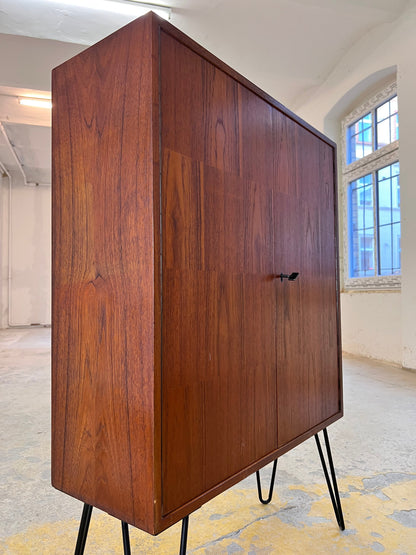 Vintage Regal Teak mit Schloss und Türen aus Dänemark