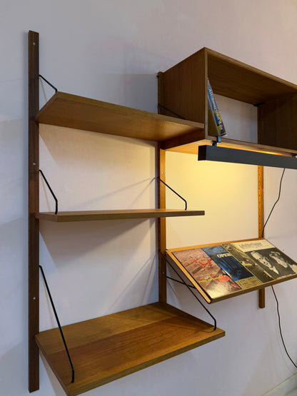 Vintage Wandregal "Royal System" mit Lampe von Poul Cadovius für Cado