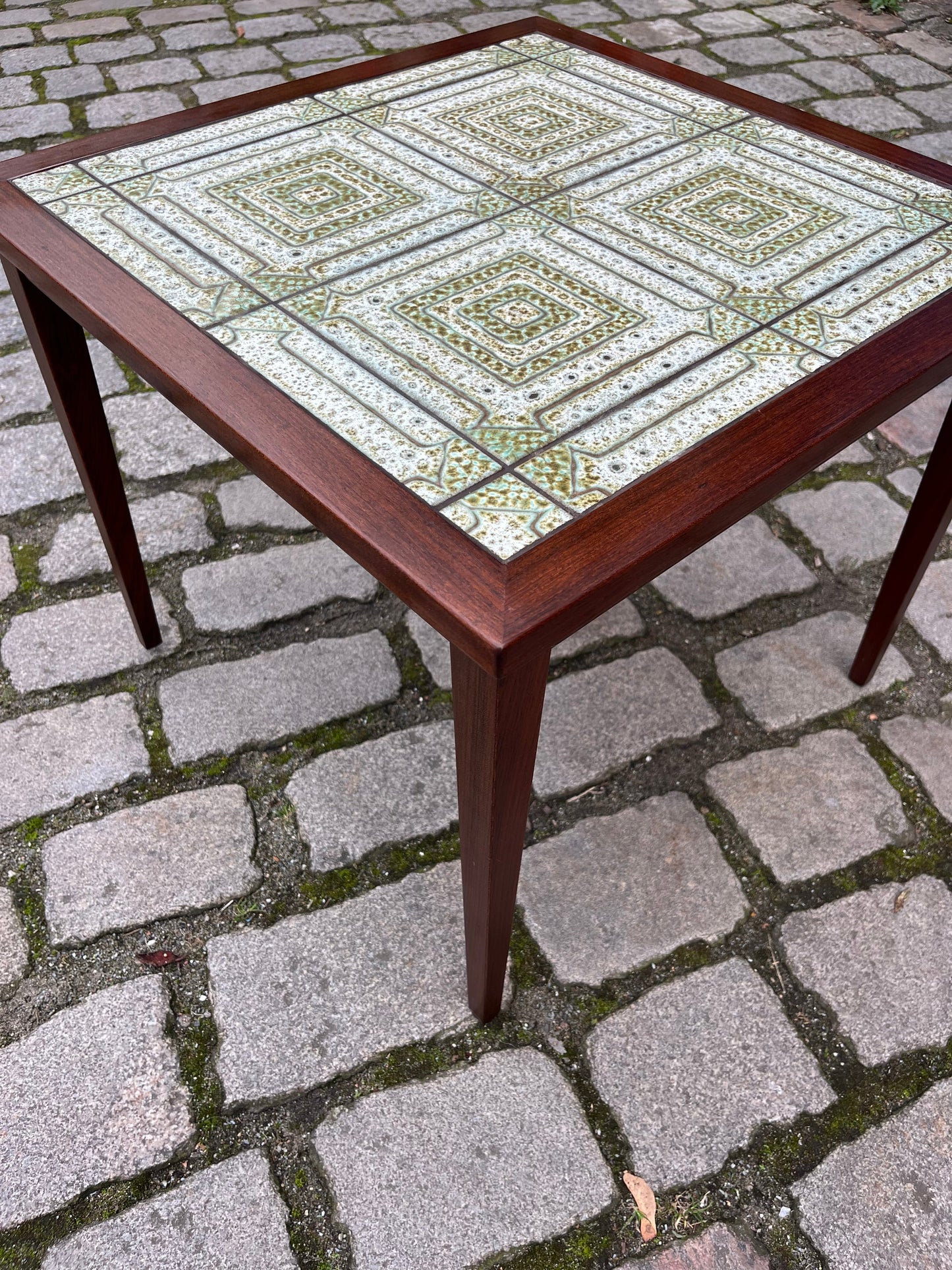 Beistelltisch Fliese Palisander von Kvalitet, Form und Funktion