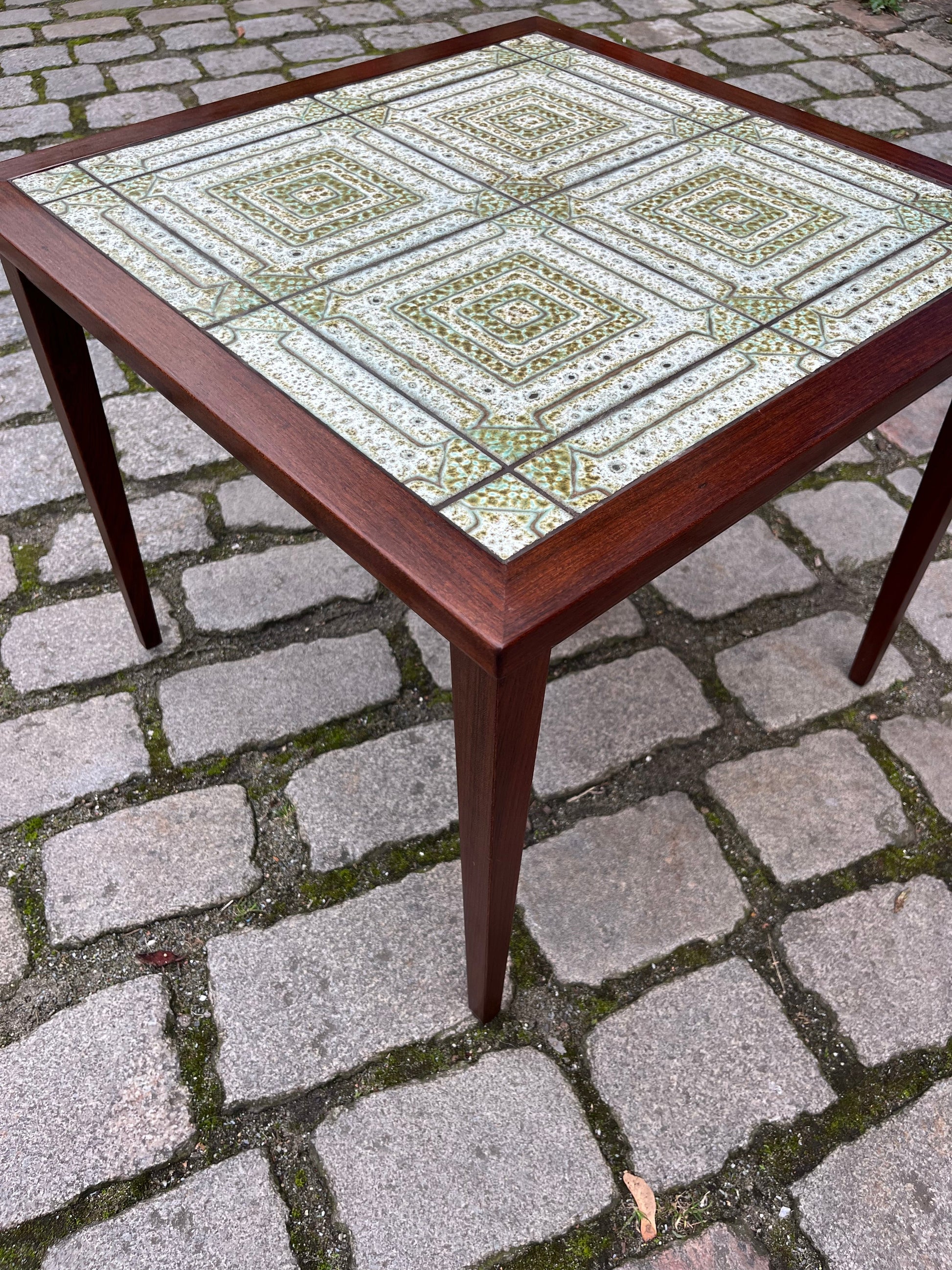 Beistelltisch Fliese Palisander von Kvalitet, Form und Funktion