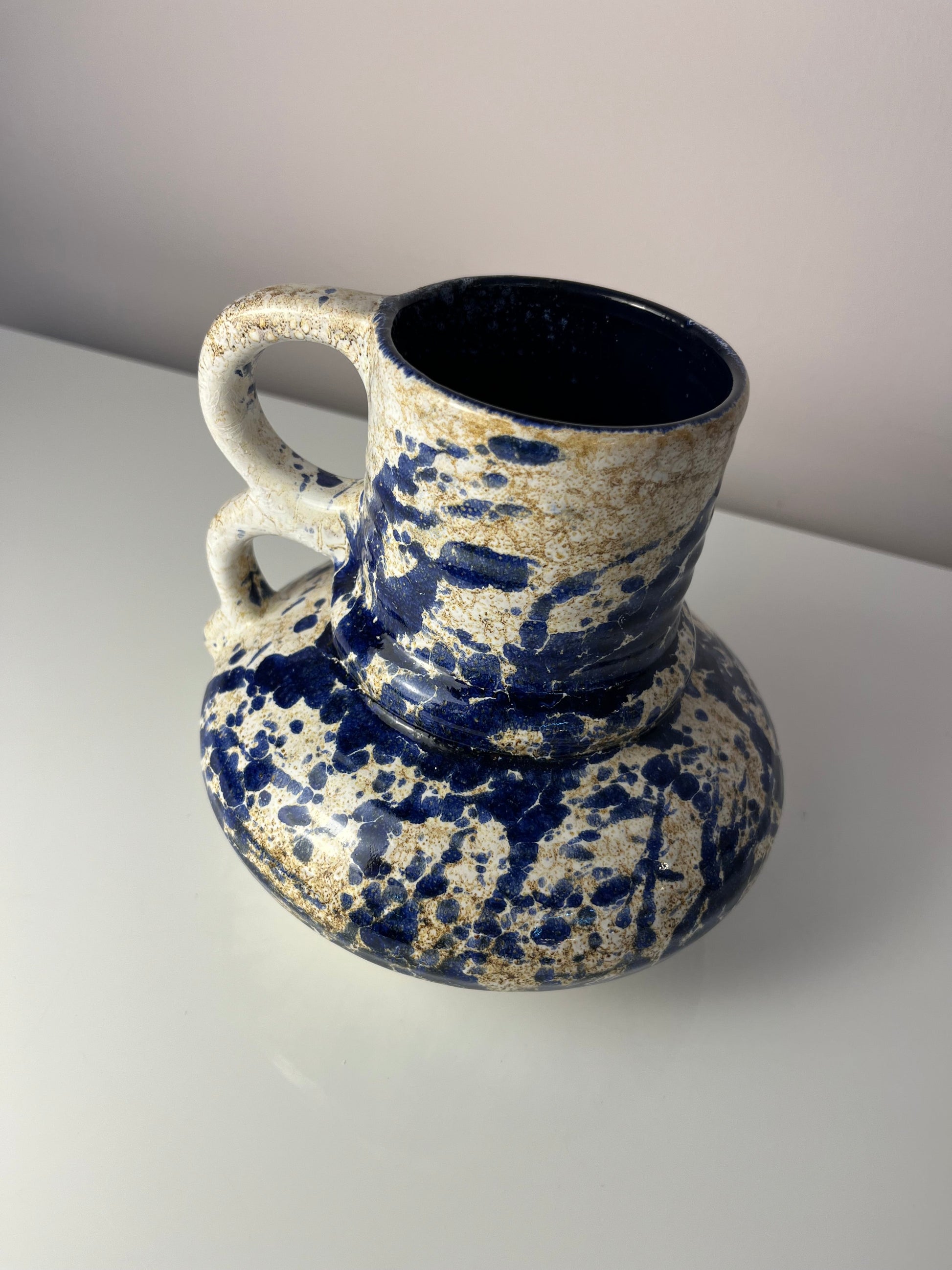 Vintage Karaffe blau gesprenkelt von Marei Keramik