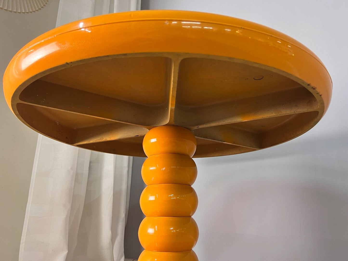 Runder Couchtisch gelb Kunststoff von Peter Ghyczy