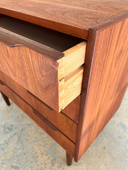 Vintage Kommode aus Teak mit Schloss aus Dänemark