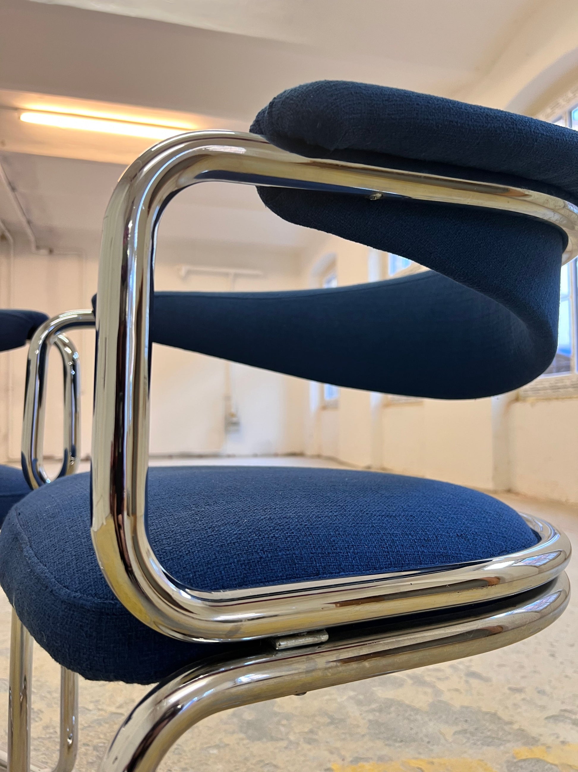 Vintage Freischwinger blau Chrom von unbekannt für unbekannt, neu gepolstert