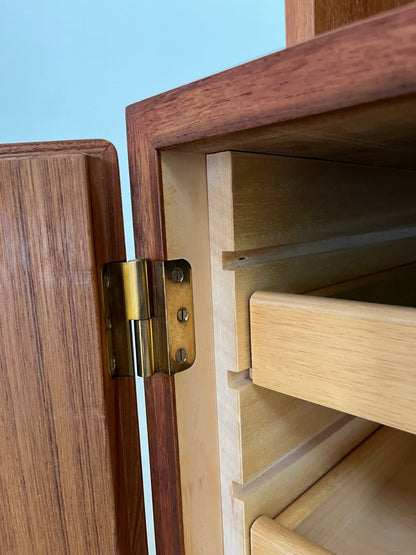 Vintage Vitrine Teak mit Schiebetüren von Hundevad
