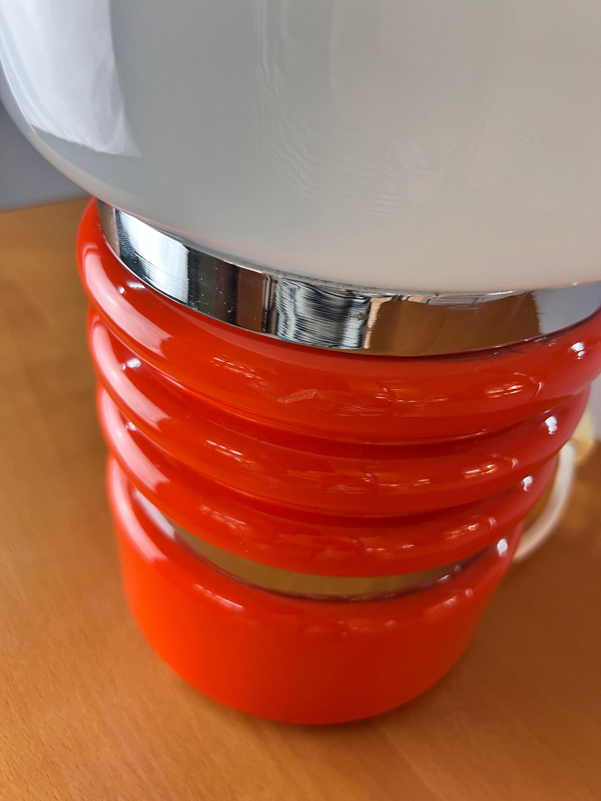 Lampe de table vintage orange blanc par Enrico Tronconi