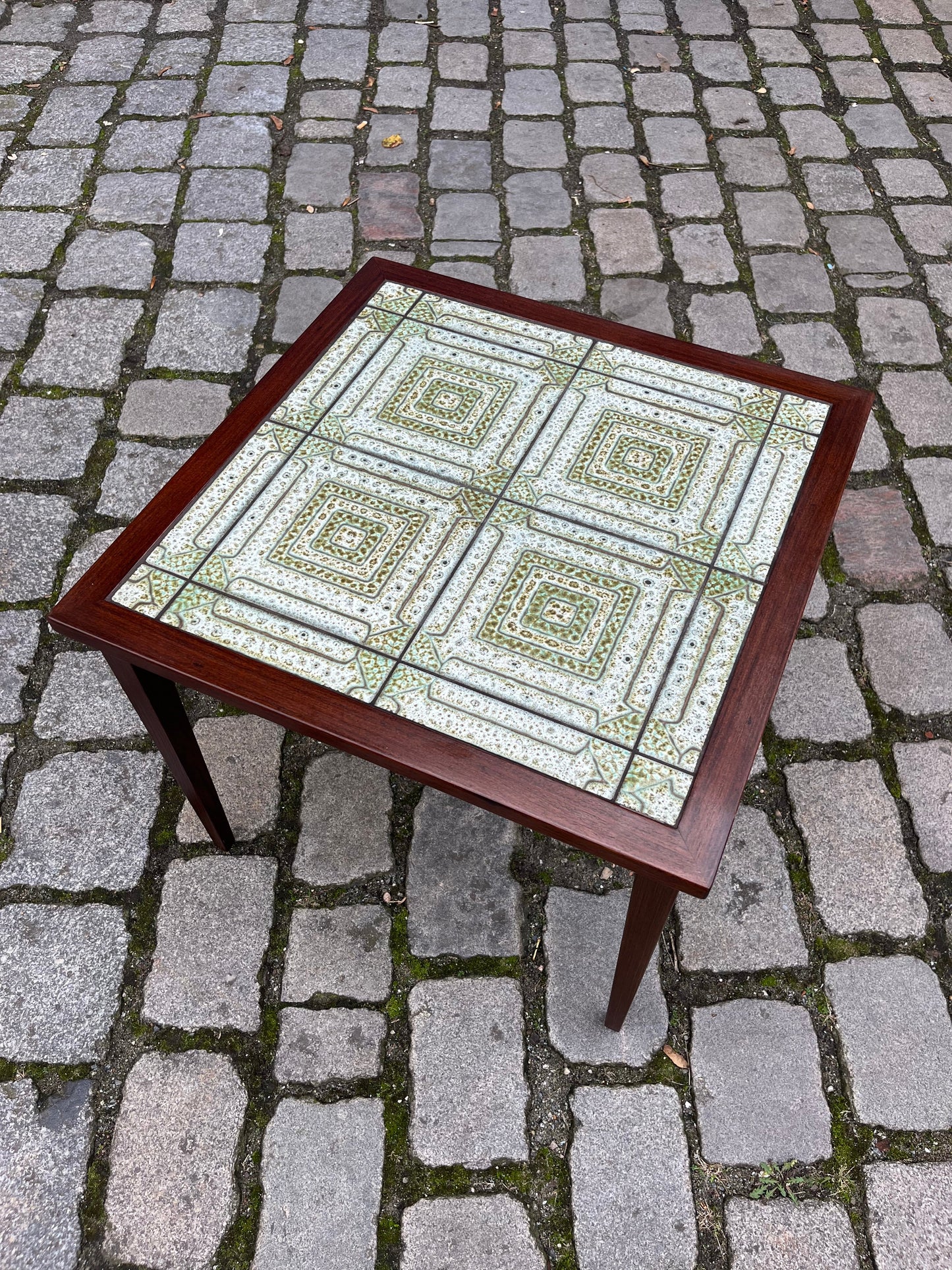 Beistelltisch Fliese Palisander von Kvalitet, Form und Funktion