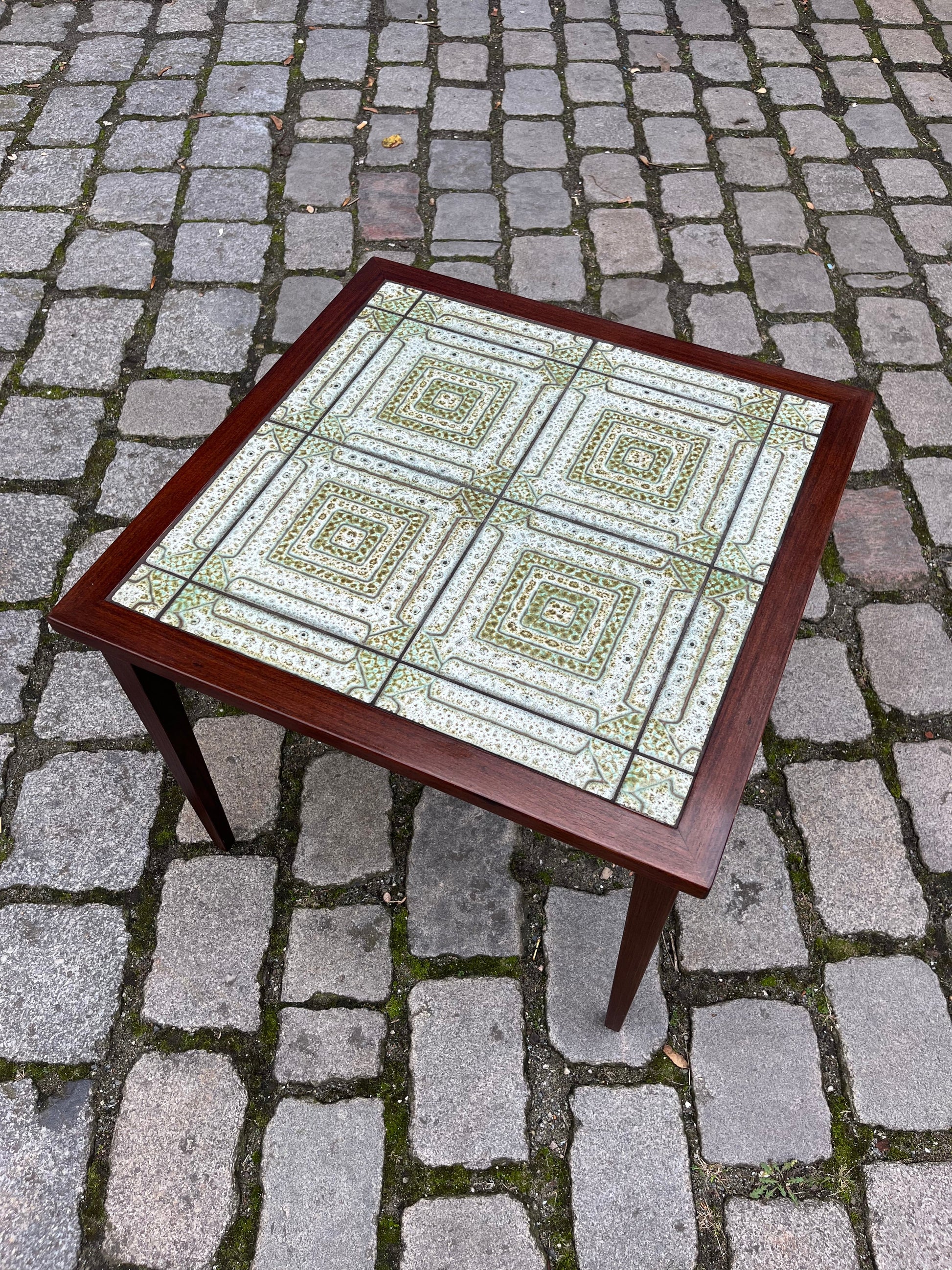 Beistelltisch Fliese Palisander von Kvalitet, Form und Funktion