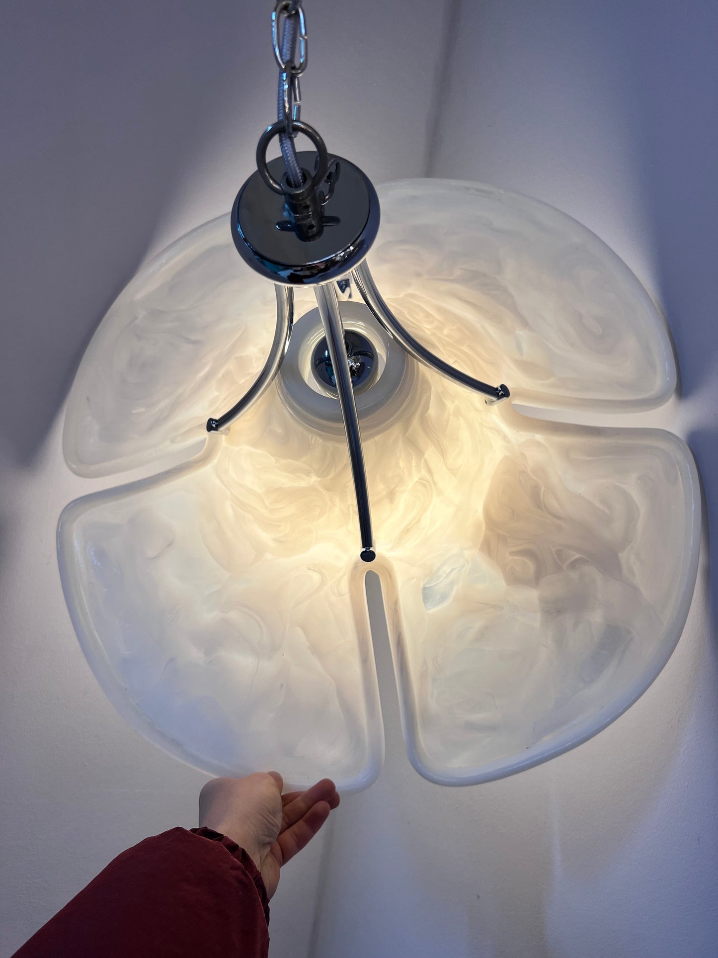 Vintage Hängelampe Blume von Gebrüder Cosack weiß Chrom handgearbeitet