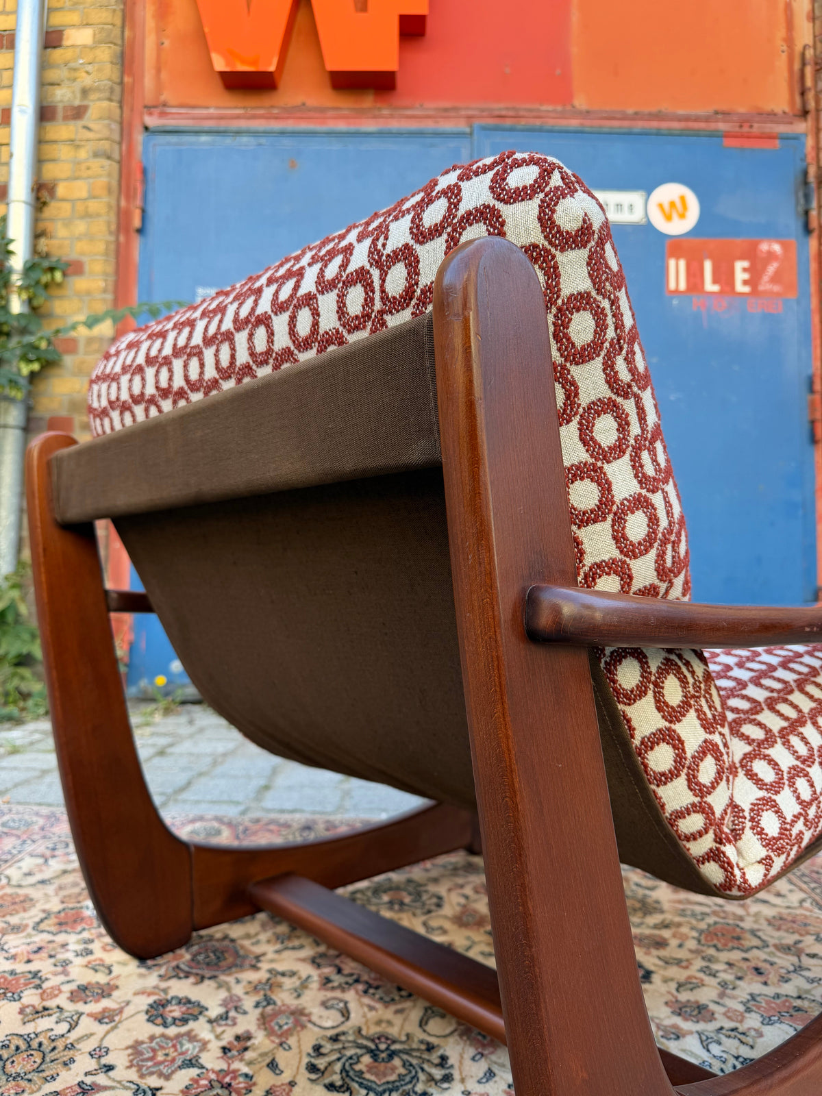 Vintage Sessel Mahagoni Brutalismus mit Kreismuster
