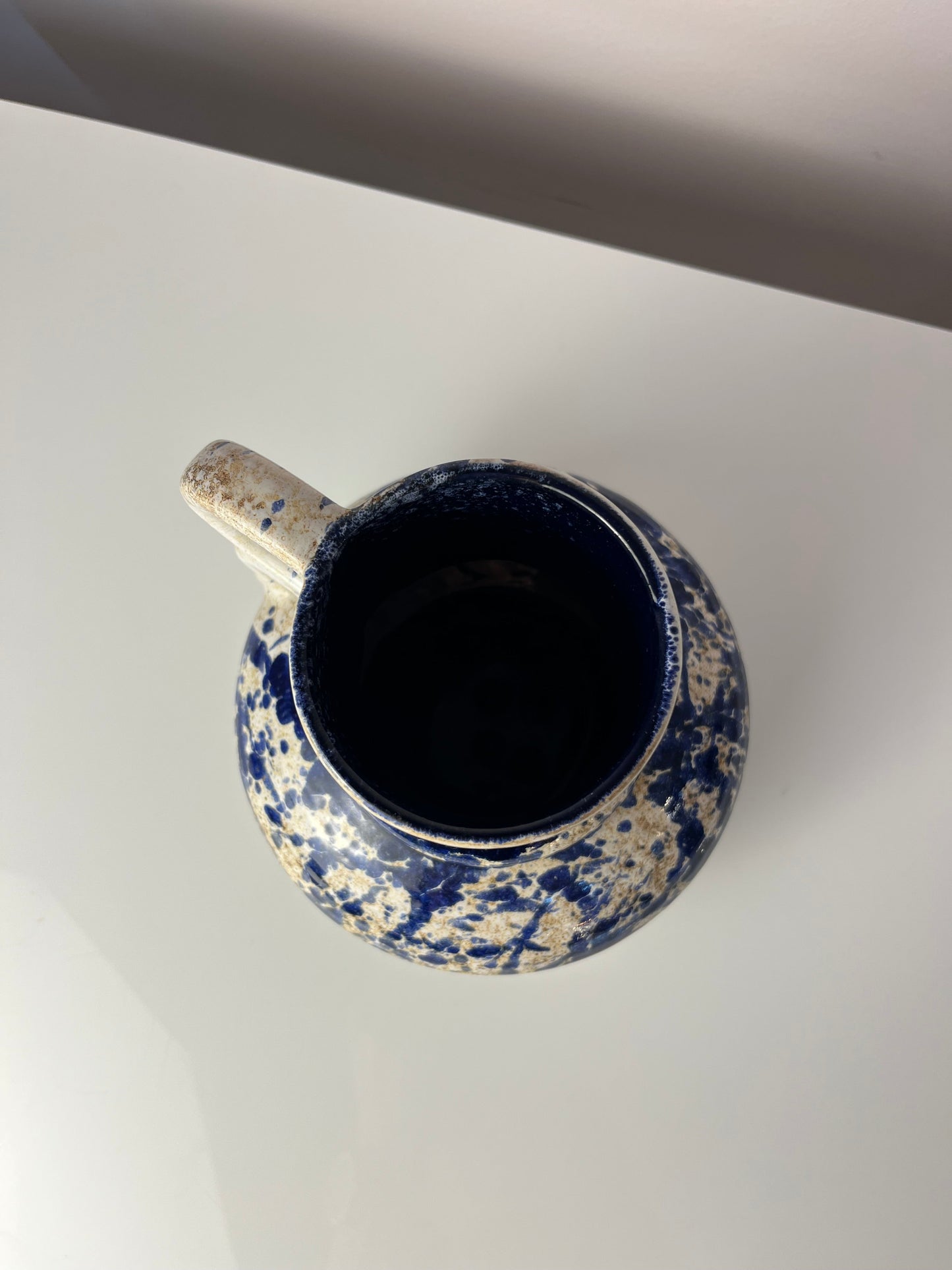 Vintage Karaffe blau gesprenkelt von Marei Keramik