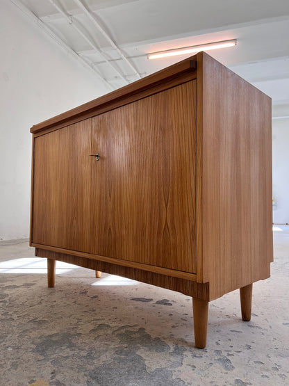 Vintage Schrank mit Auszug von Hellerau