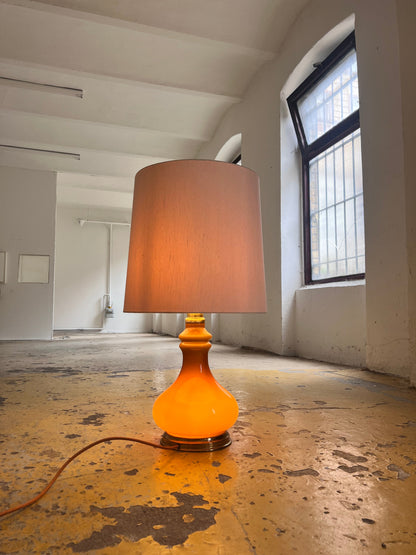 Hohe Tischlampe Glas und Seide