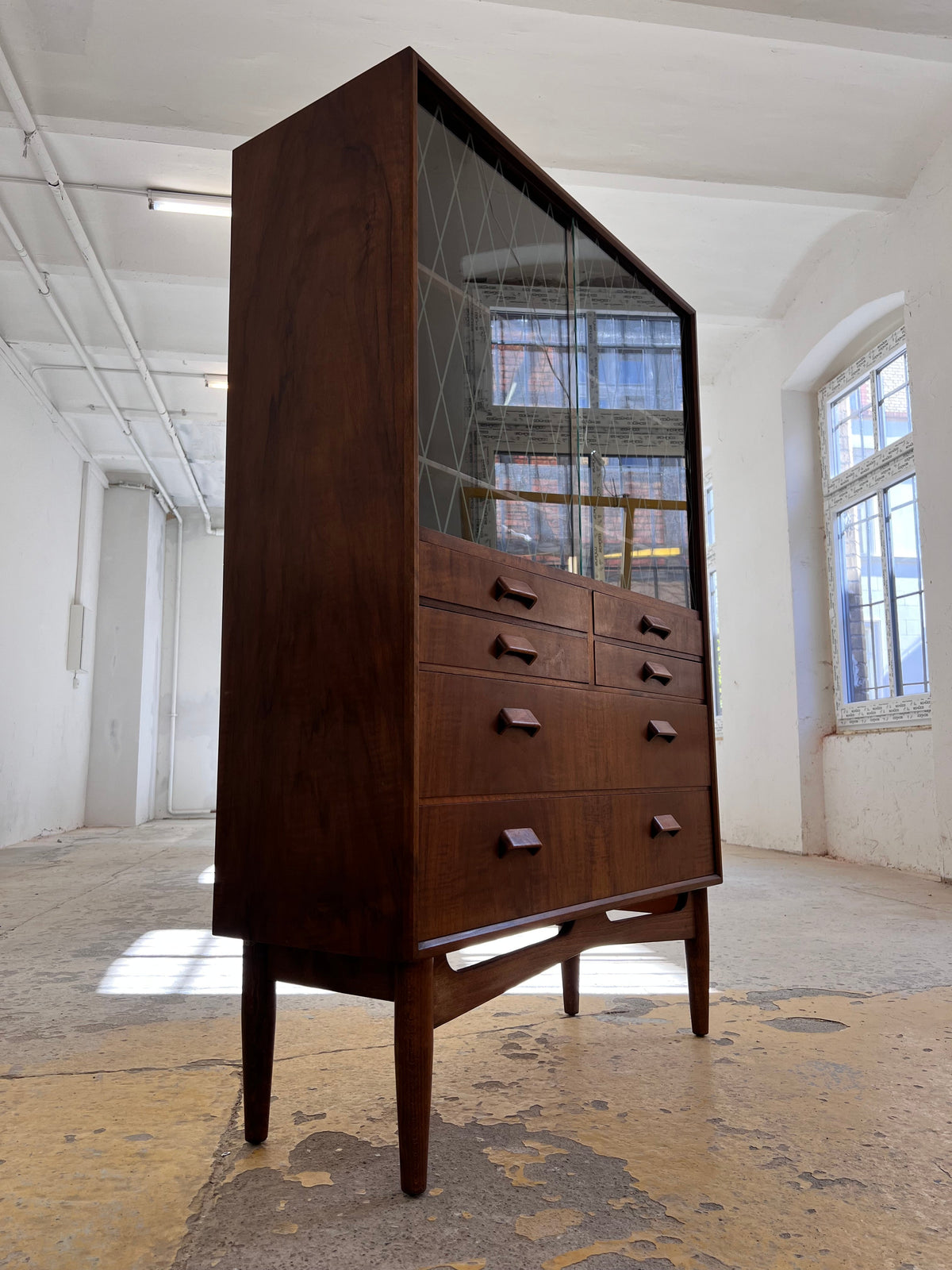 Vintage Vitrinenschrank aus Teak aus Dänemark, refurbished, Nussbaum, Braun, Glas