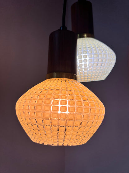 Lampe suspendue vintage en verre structuré et teck du Danemark
