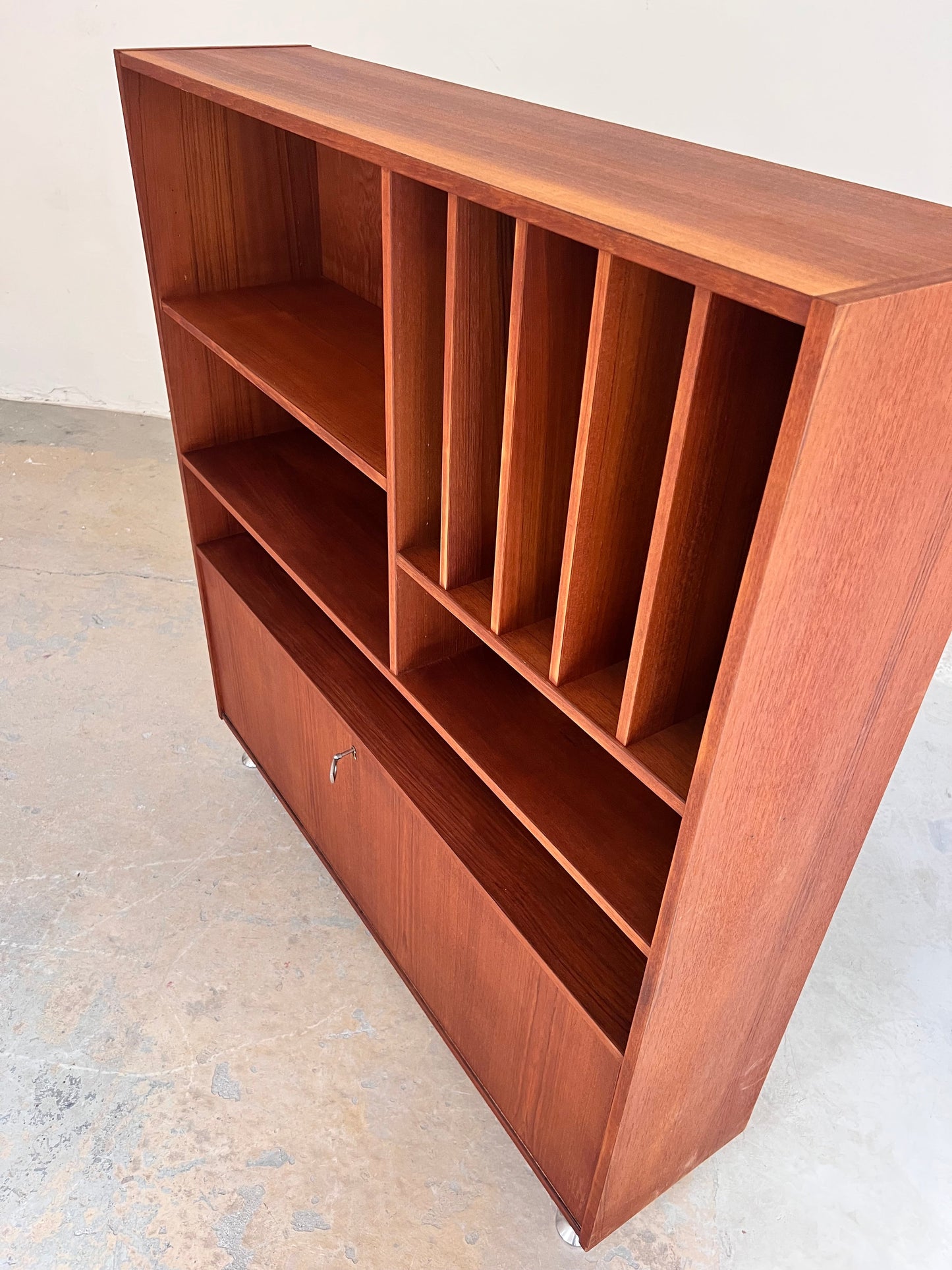 Vintage Bücherregal mit Klappfach Teak aus Dänemark