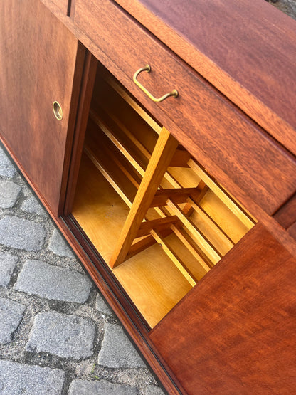 Vintage Schuhschrank Teak mit Messinggriffen aus Dänemark