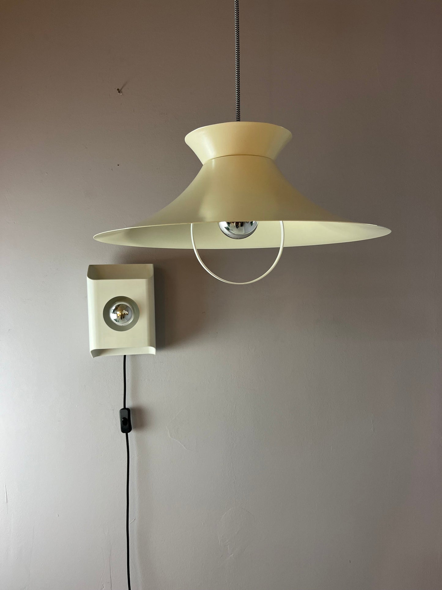 Vintage Hängelampe weiß aus Dänemark