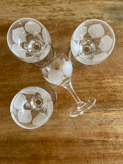 Vintage Likörgläser mit Schliffdetail Blatt