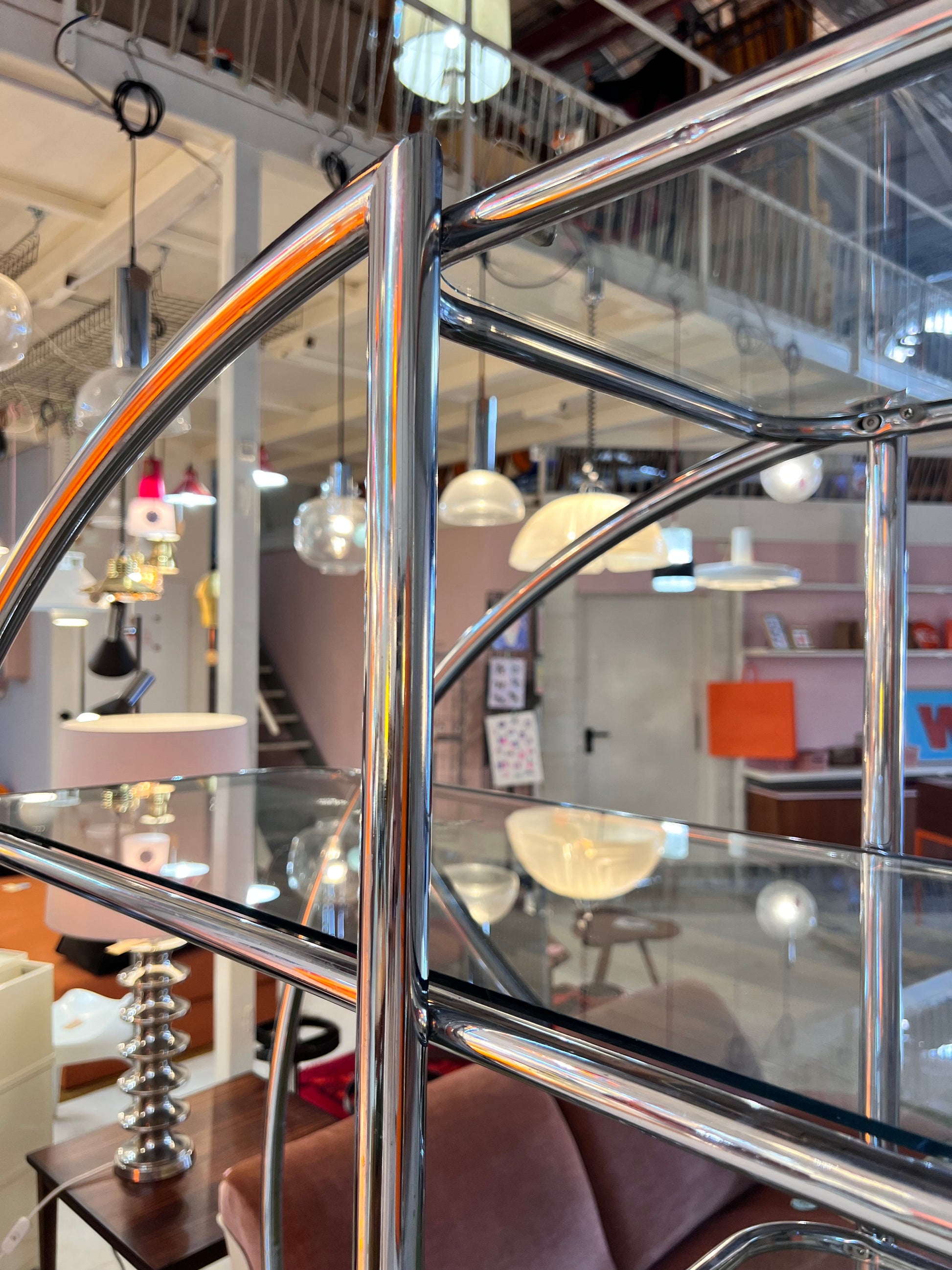 Vintage Regal Raumteiler rund Chrom und Glas Designklassiker