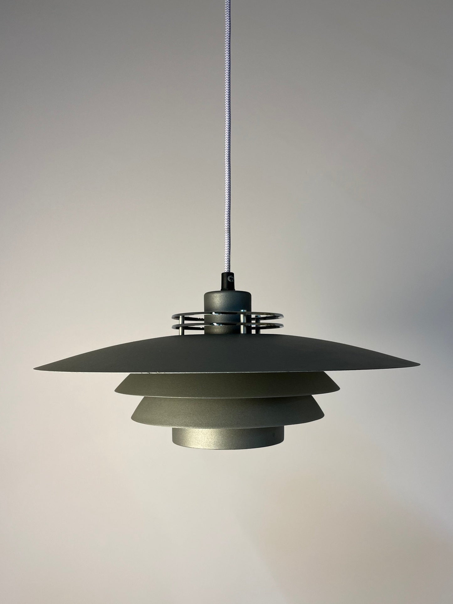 Vintage Hängelampe DE-LUX von Design Light grau