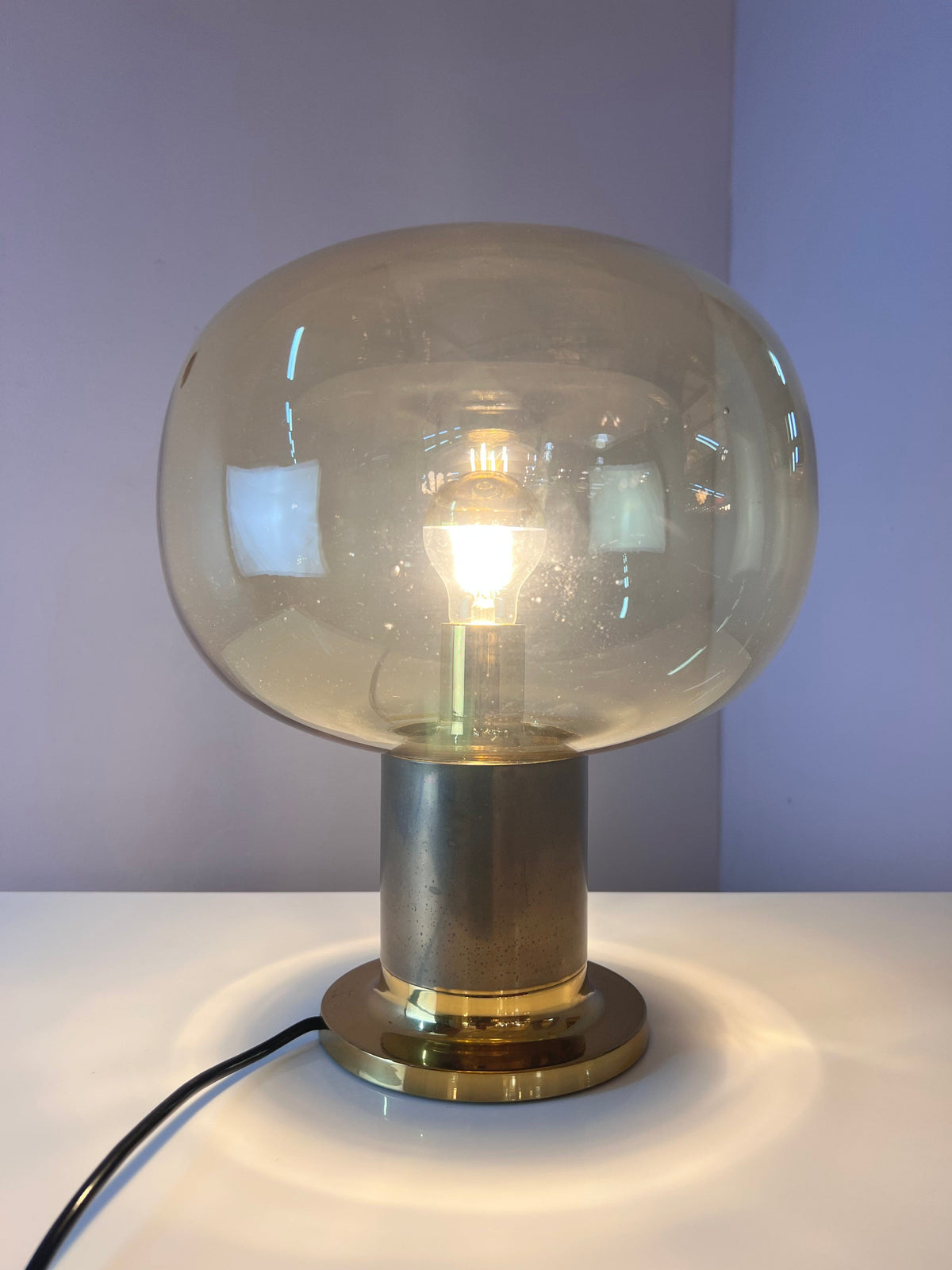 Lampe de table vintage en laiton et verre soufflé à la bouche