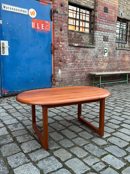 Vintage Couchtisch oval von Niels Bach für Niels Bach aus Teak