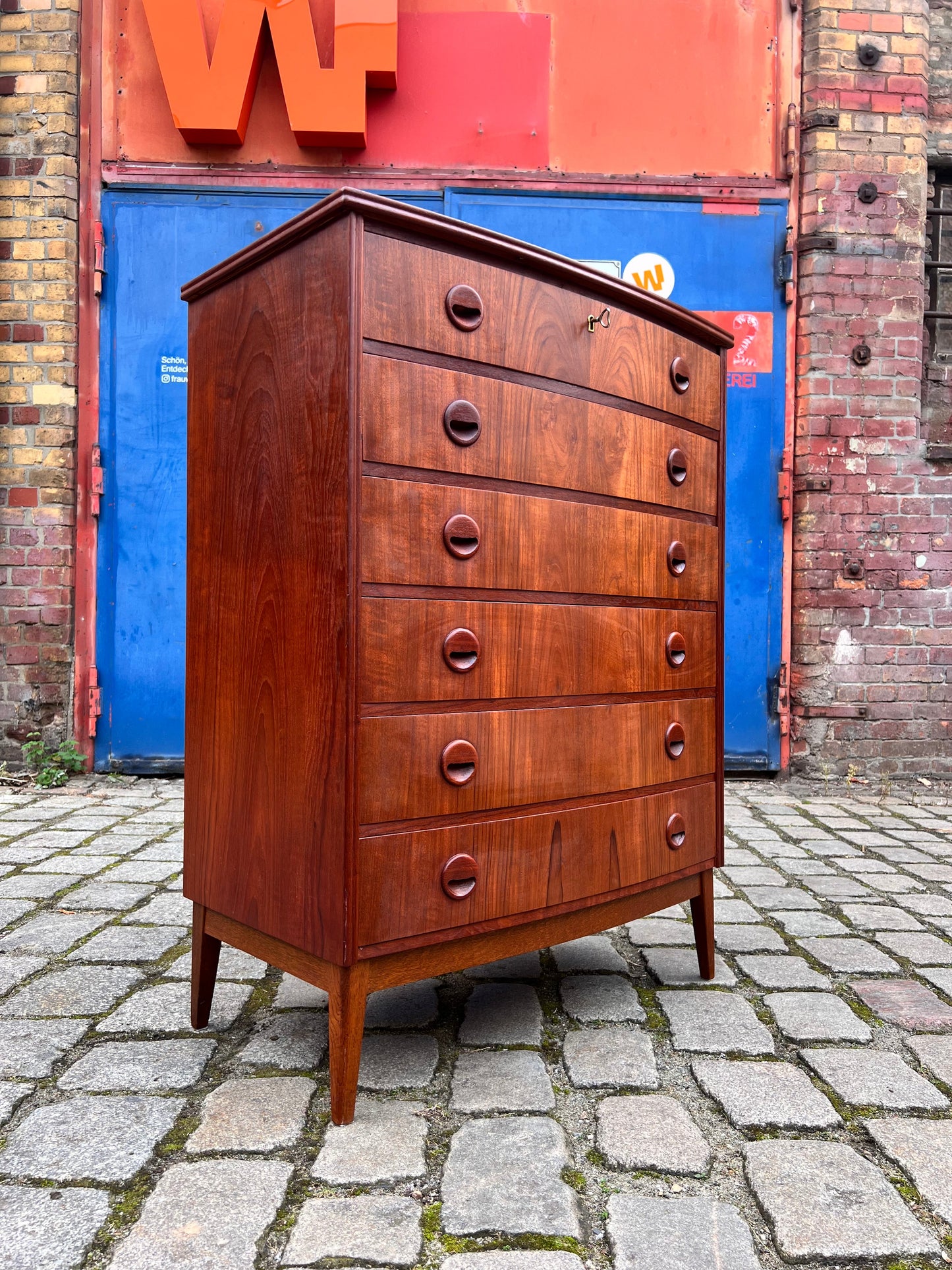 Vintage Kommode Teak gerundete Front Dänemark