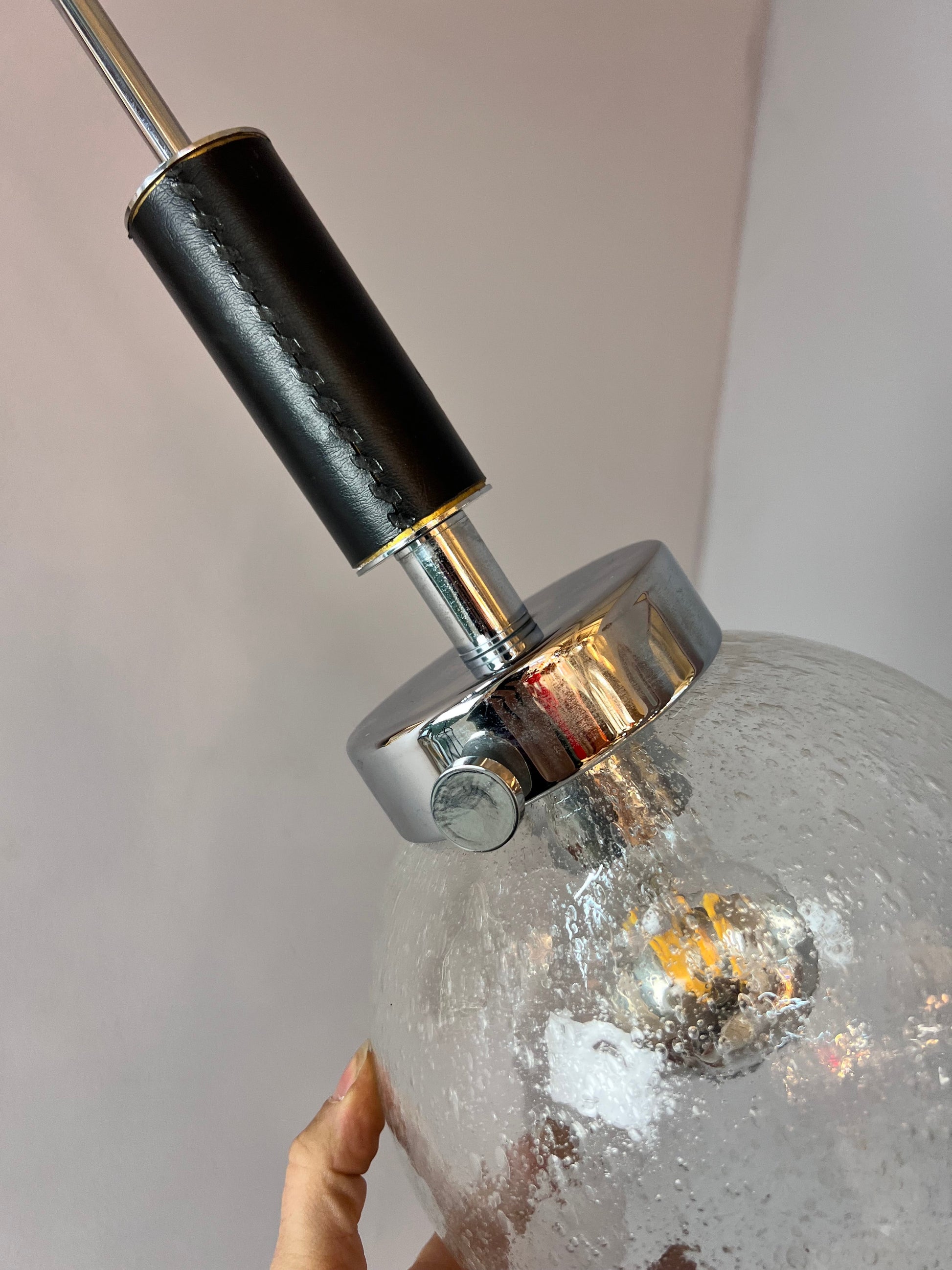 Vintage Hängelampe Kugel Glas und Chrom