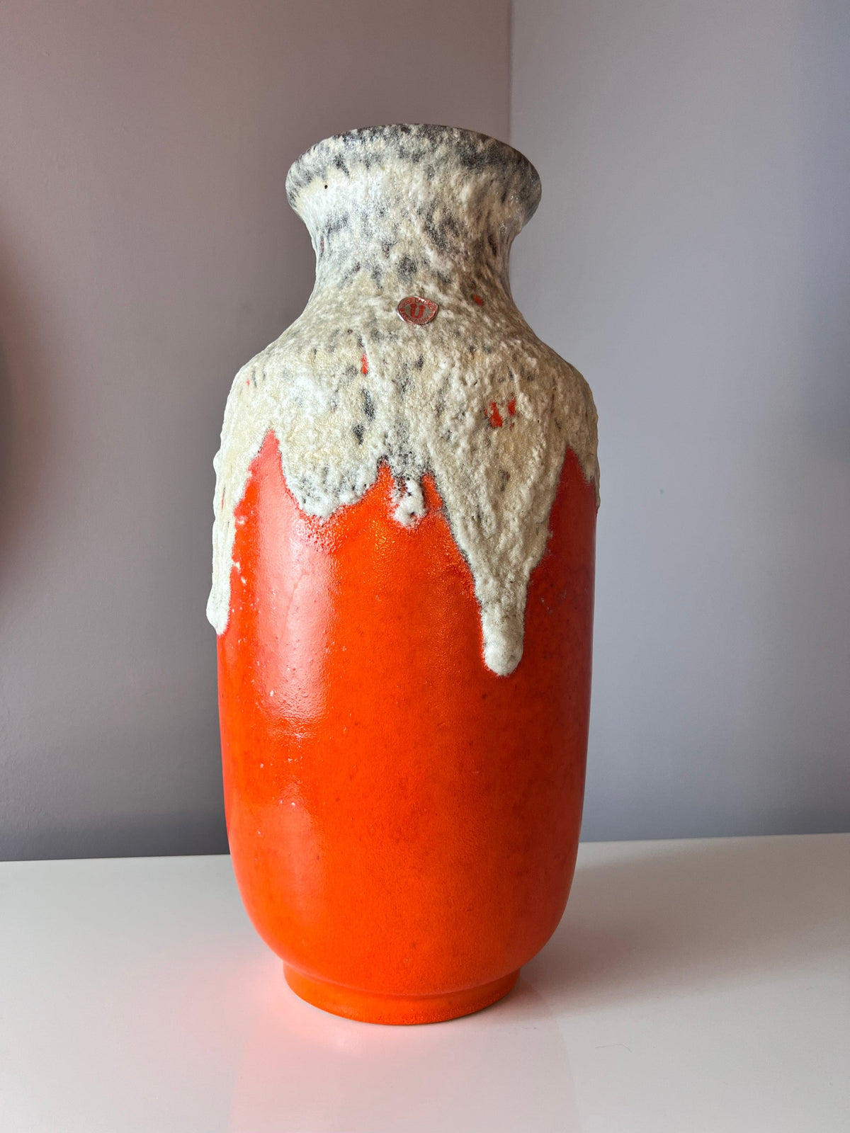 Vase vintage Fat Lava 1439/40 orange blanc par Uebelacker Keramik