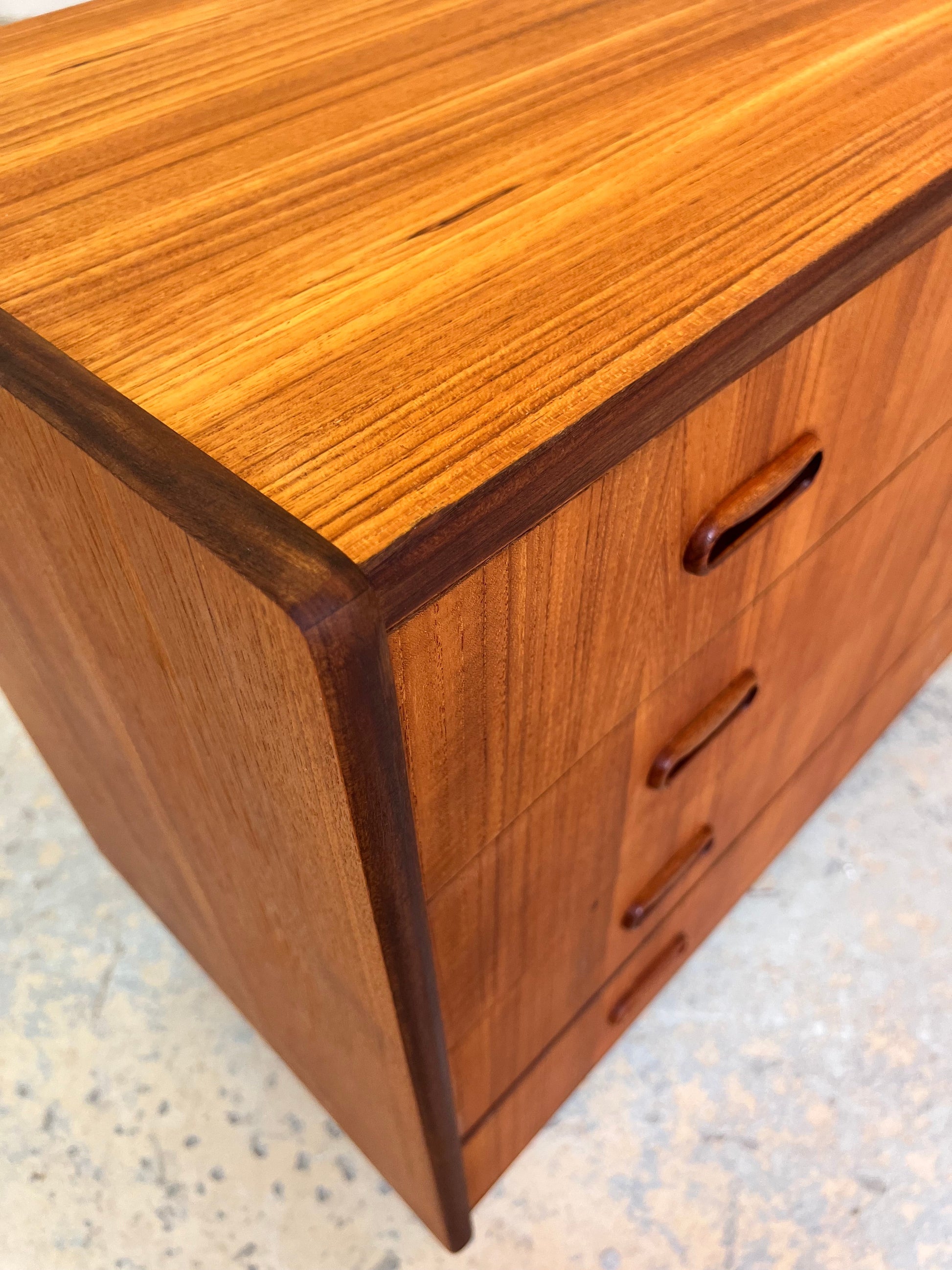 Vintage Kommode Teak zweifarbig aus Dänemark, 60er Jahre