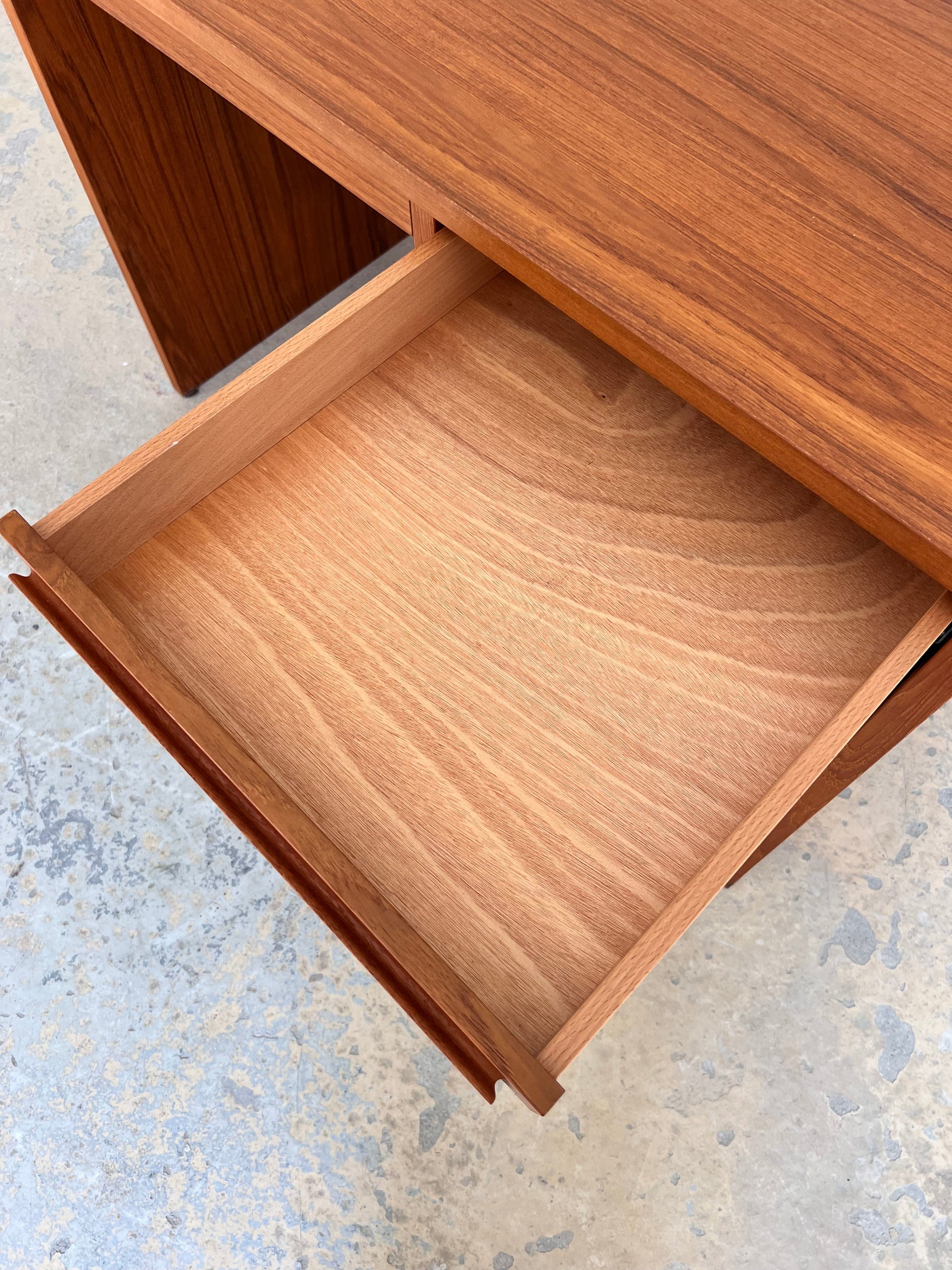 Vintage Schreibtisch Teak mit Laptop-Fach aus Dänemark