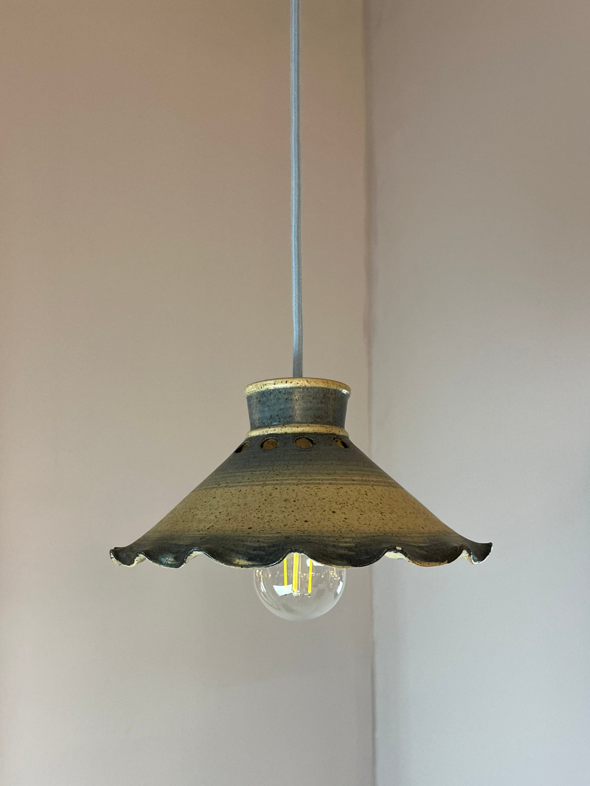 Lampe suspendue vintage en céramique bleue du Danemark