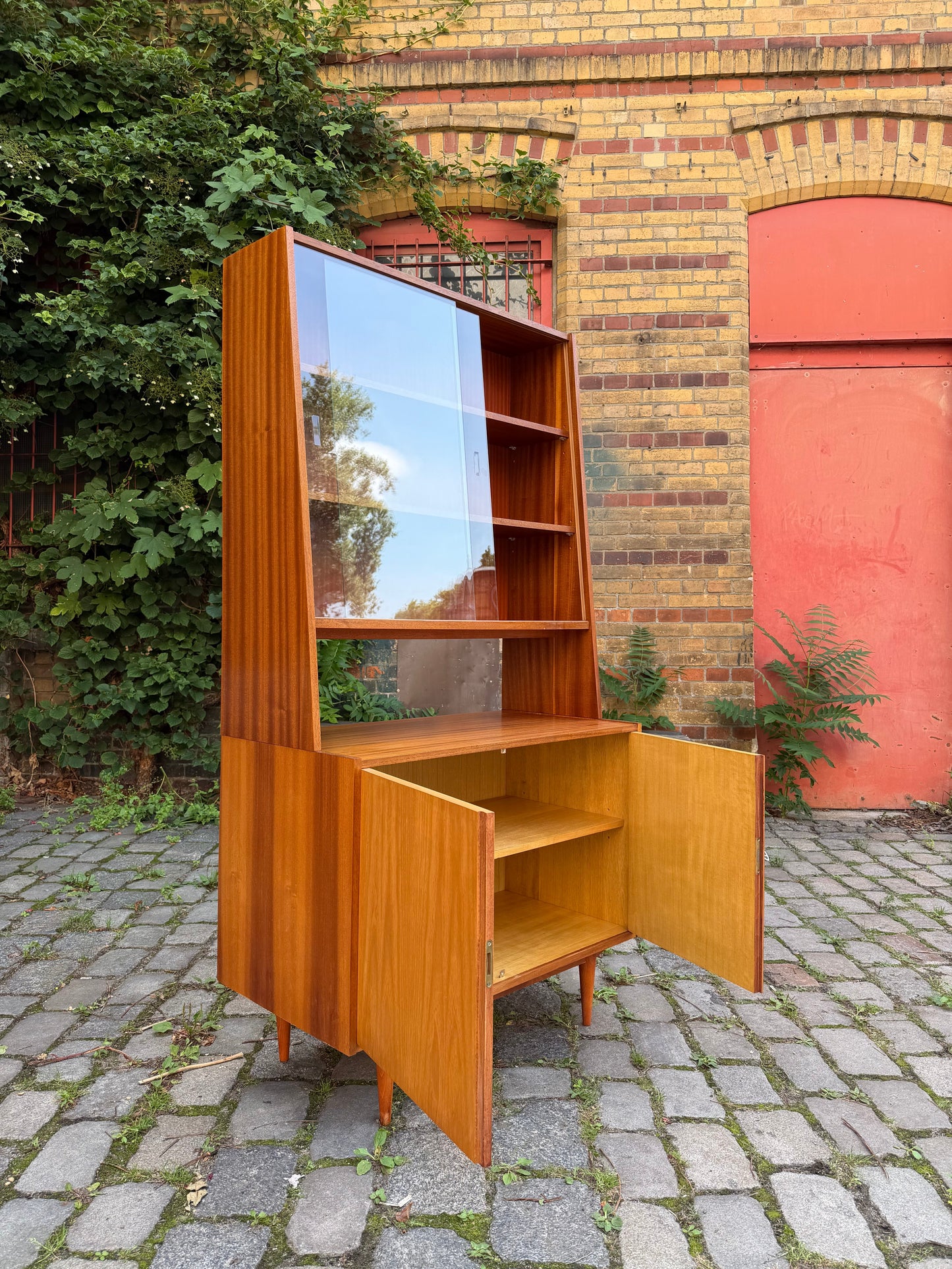 Vintage Aufsatzschrank mit Vitrine von VEB Möbelindustrie Halle