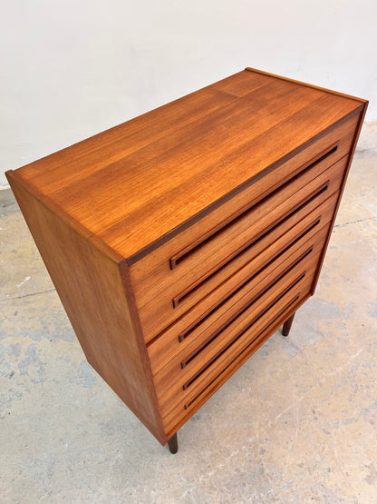 Vintage Kommode Teak Dänemark mit langen eingelassenen Griffen