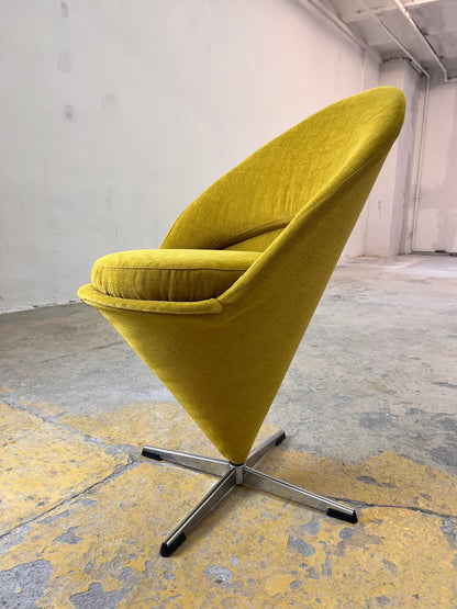 Vintage Sessel Cone Chair von Verner Panton drehbar gelb neu bezogen