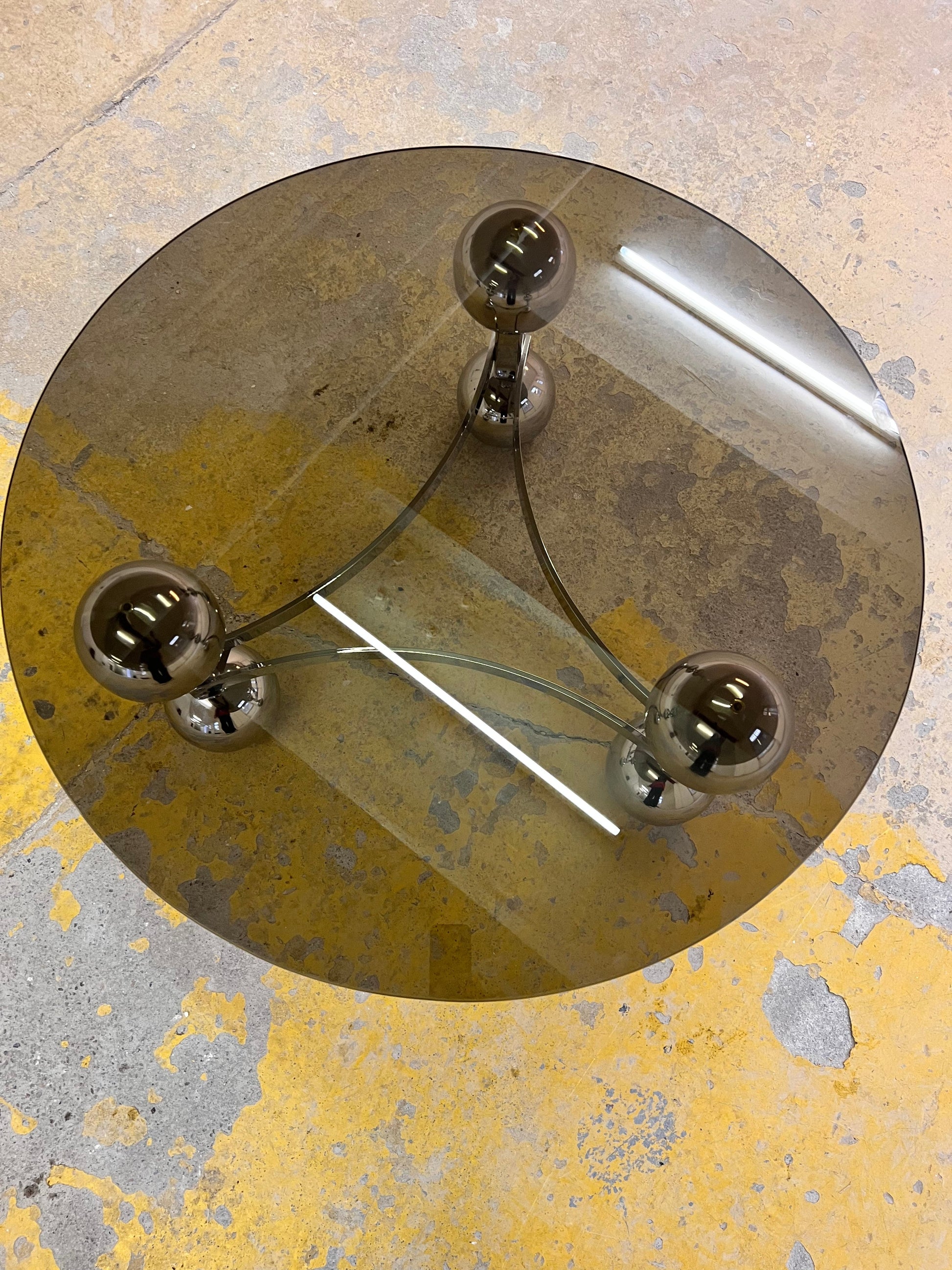 Vintage Couchtisch Chrom und Rauchglas