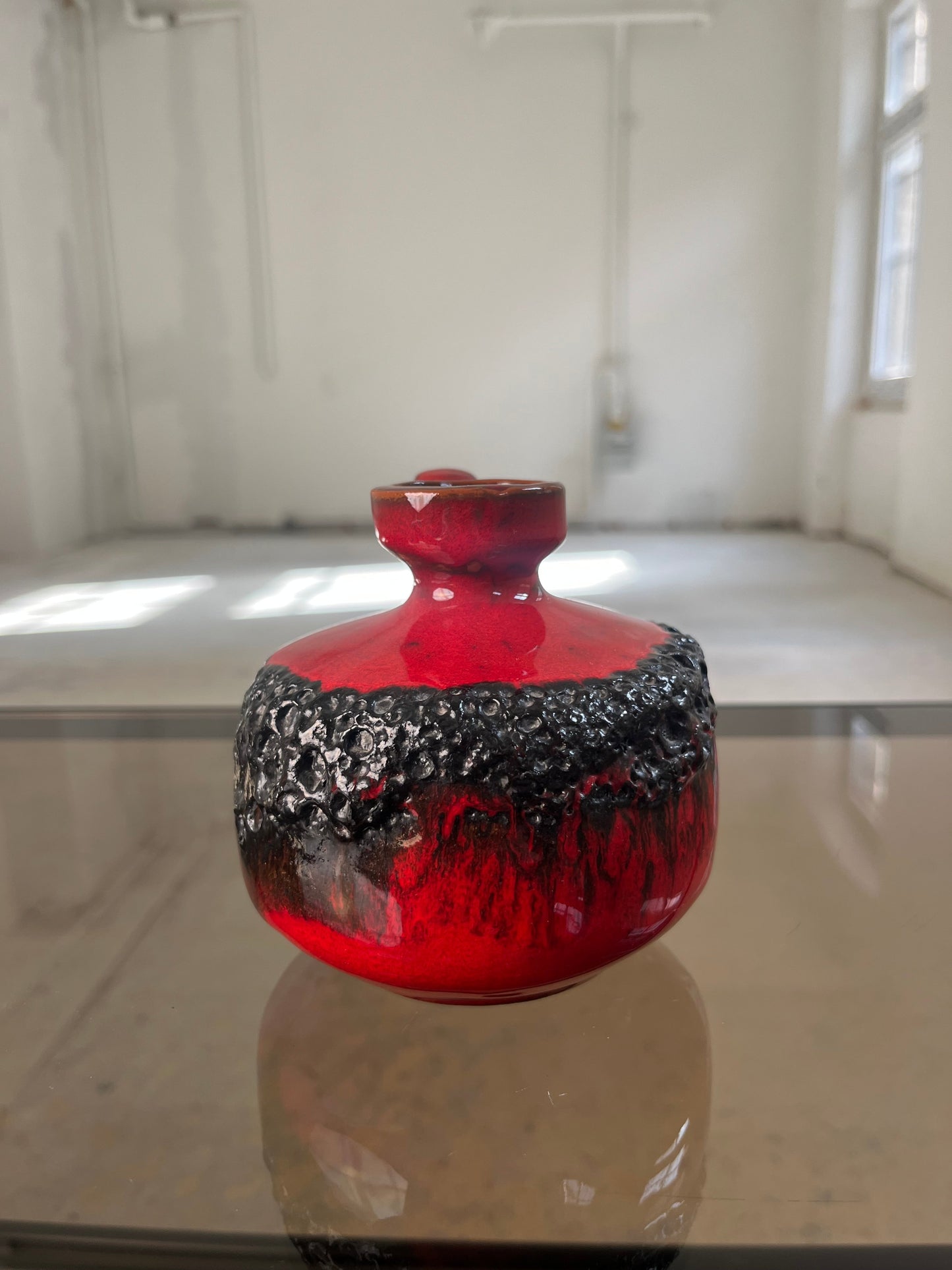 Vintage Vase 210 rot schwarz von Kreutz für Kreutz Keramik Lava-Glasur