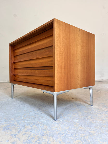 Vintage Kommode Nussbaum mit Chromfüßen